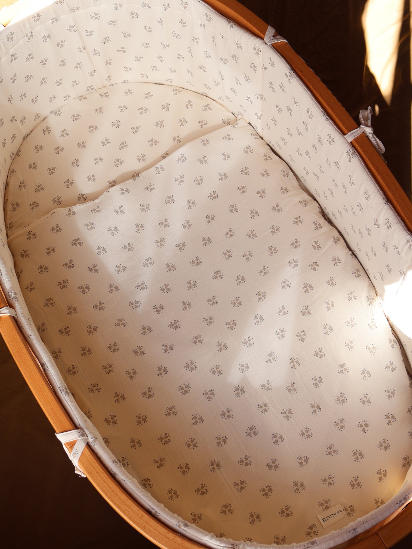 Protector Cuna Stokke V2 Inti Gris ENTERO