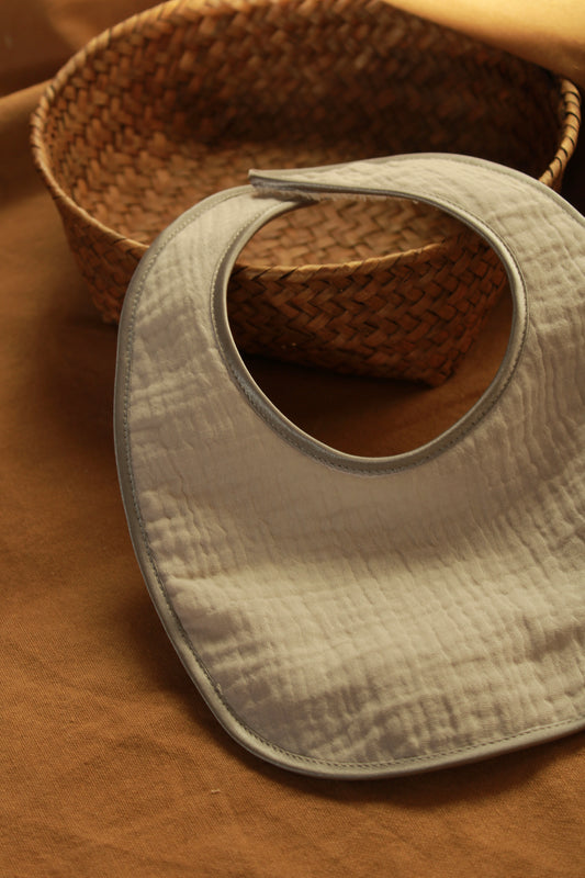 Babero Gasa Gris + Rizo