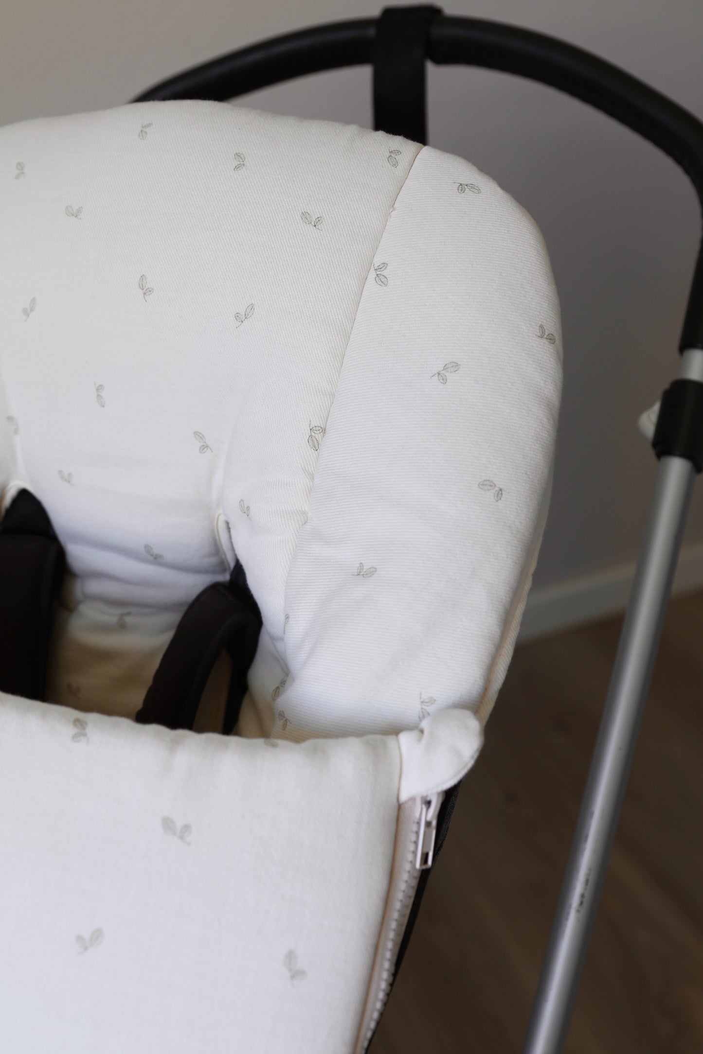Chaise sac en tissu olive pour violoncelle