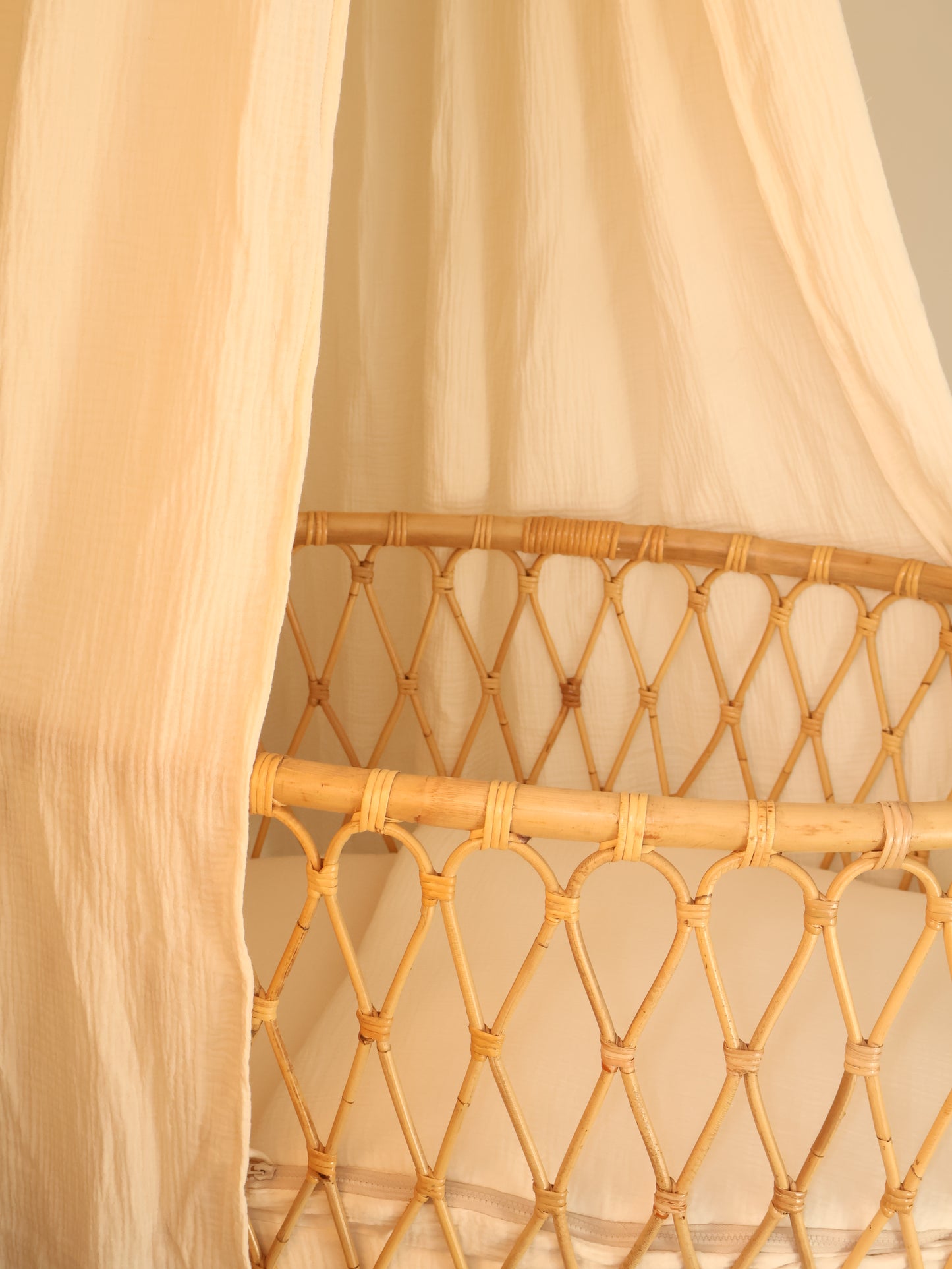 Mini berceau en canne Elevenmia