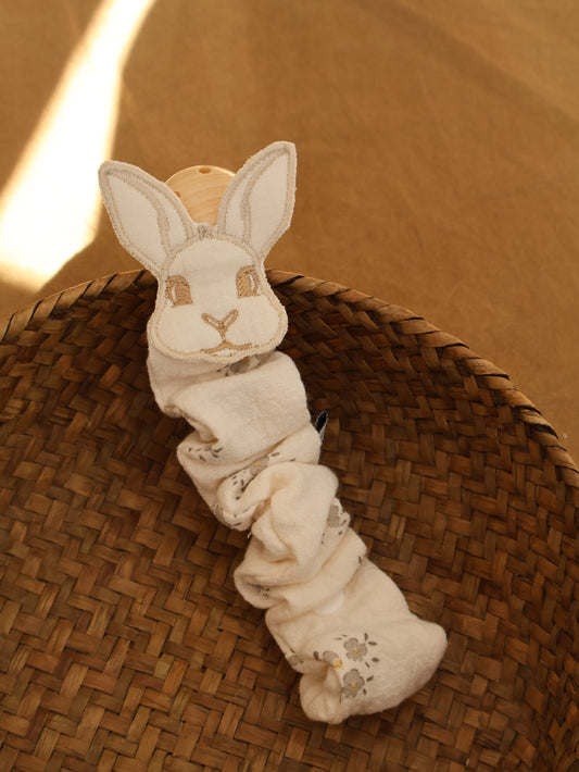 chupetero-bordado-sia-inti-gris-2