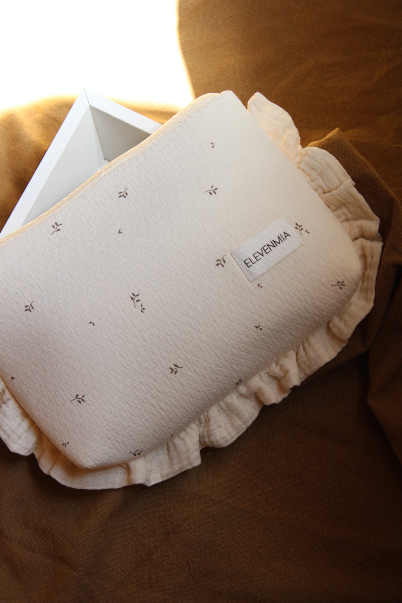Trousse de toilette à volants imprimée nature