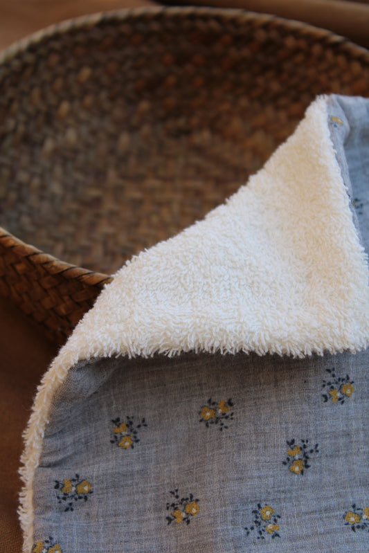 Protector de Toalla Gasa Melange Flor Mostaza