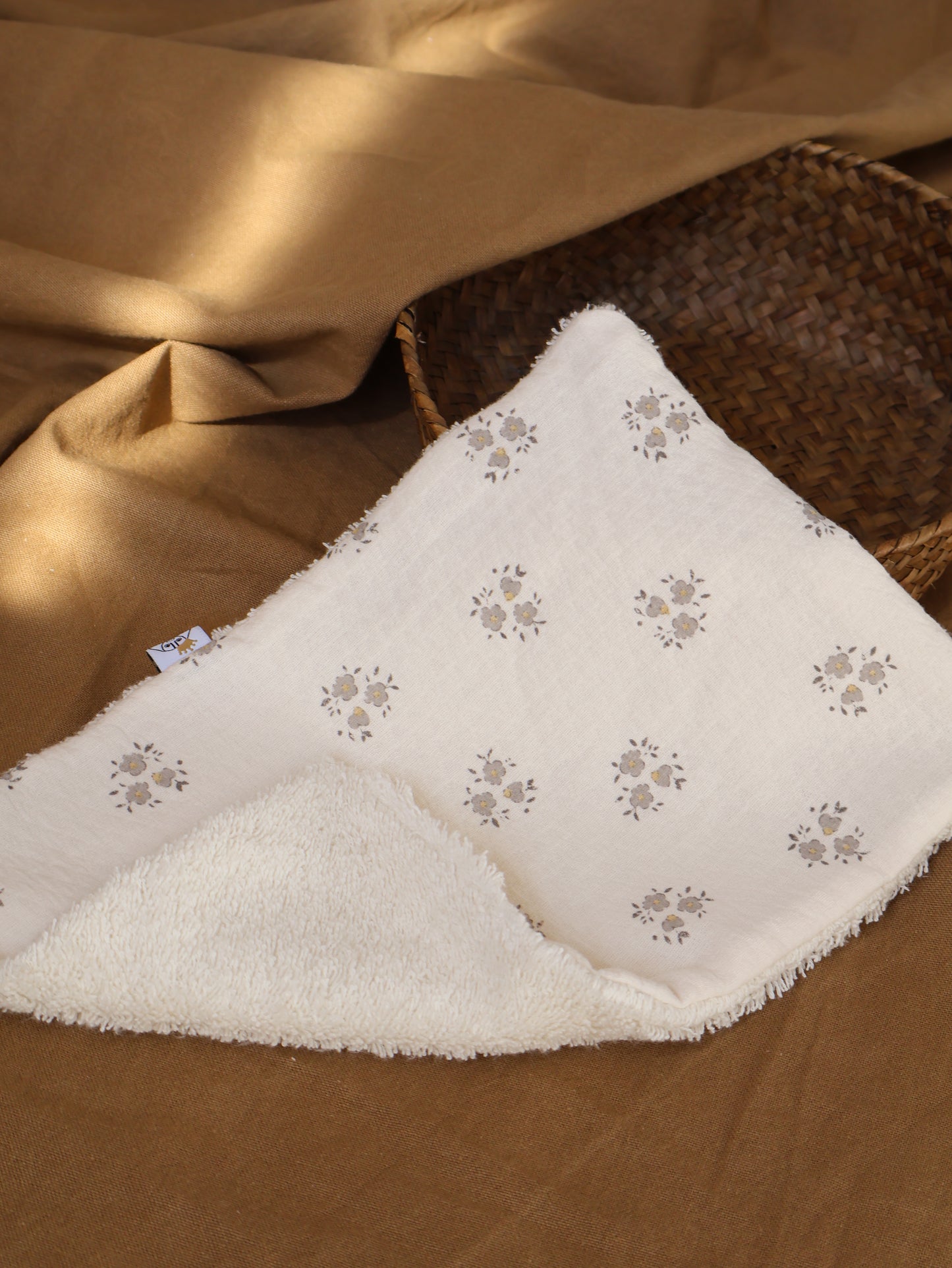 protector-toalla-inti-gris-9