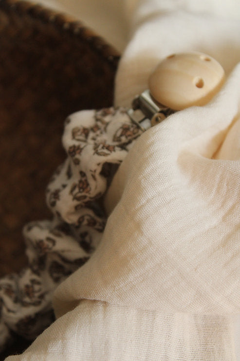 Leo Muslin Pacifier Holder
