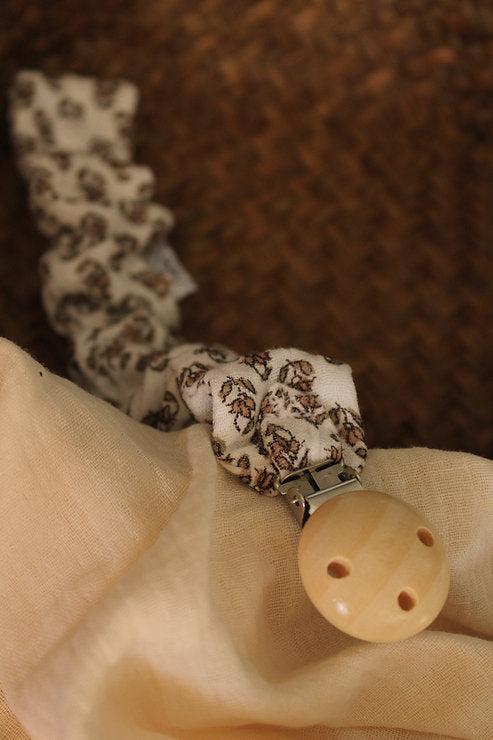 Leo Muslin Pacifier Holder