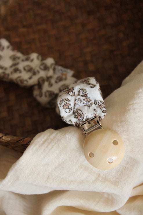 Leo Muslin Pacifier Holder