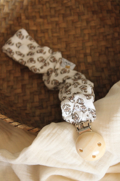 Leo Muslin Pacifier Holder