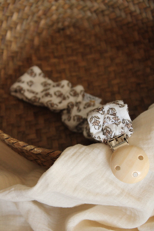 Leo Muslin Pacifier Holder