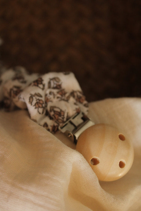 Leo Muslin Pacifier Holder