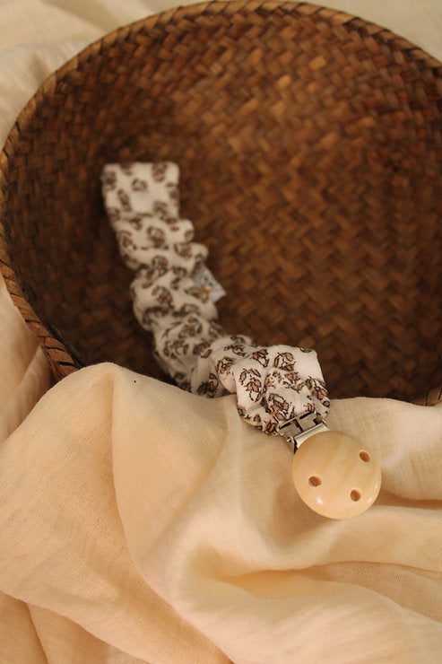 Leo Muslin Pacifier Holder