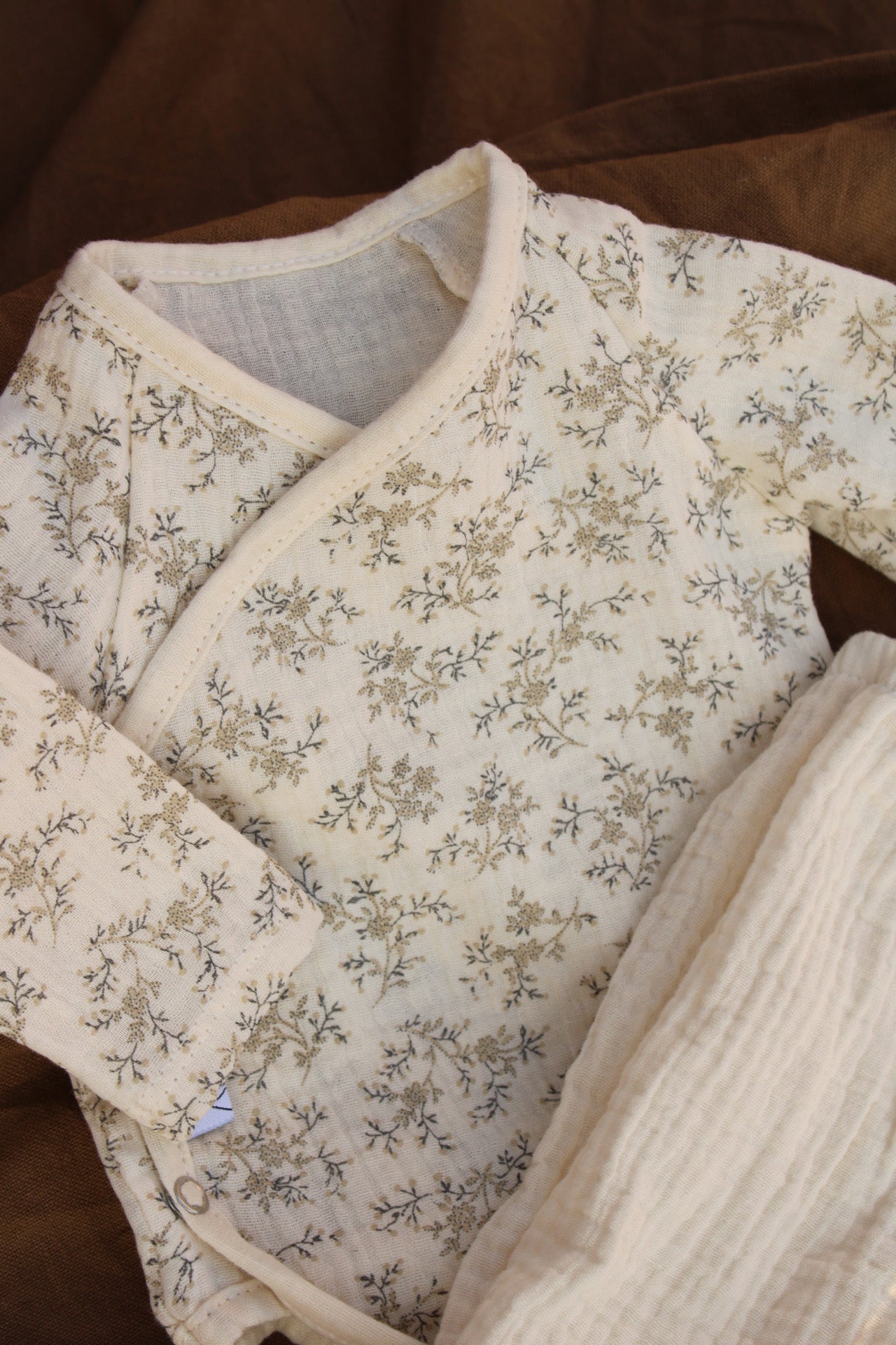 Mía + Beige Muslin New Born Set