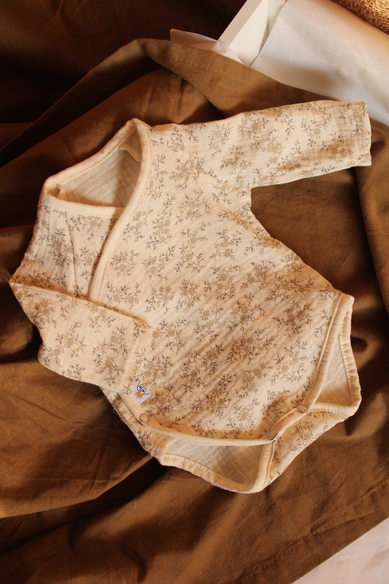 Mía + Beige Muslin New Born Set