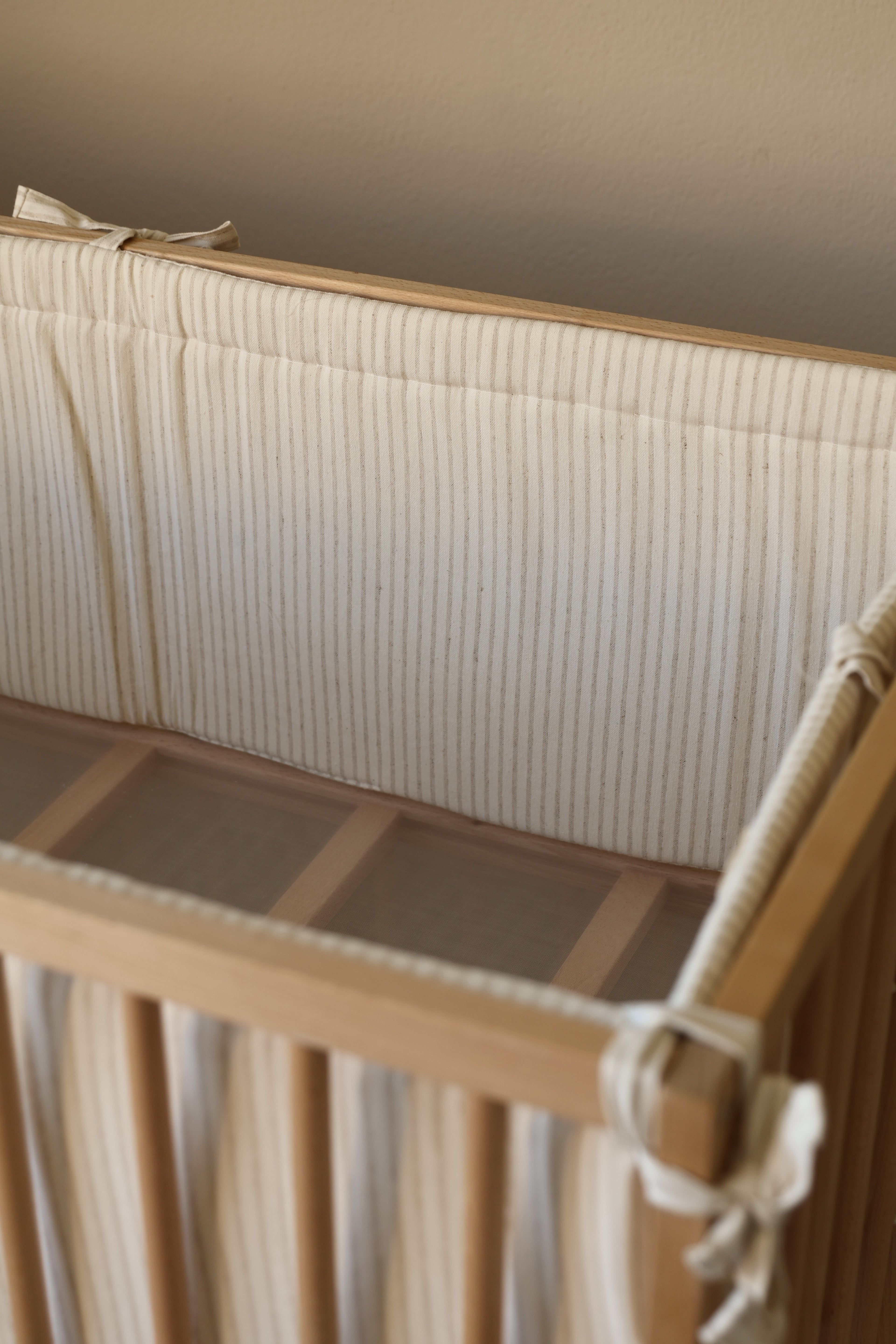 Protector Cuna Mini Stripe Arena 60x120