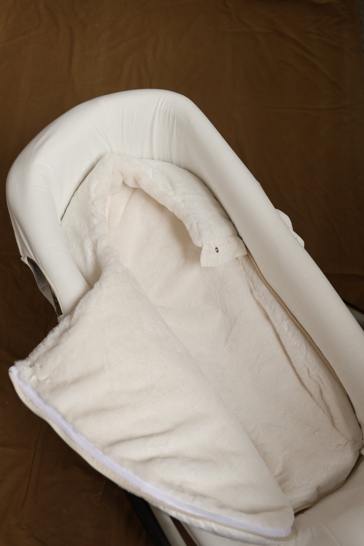 Saco Nido Voile Bordado + Pelo Blanco
