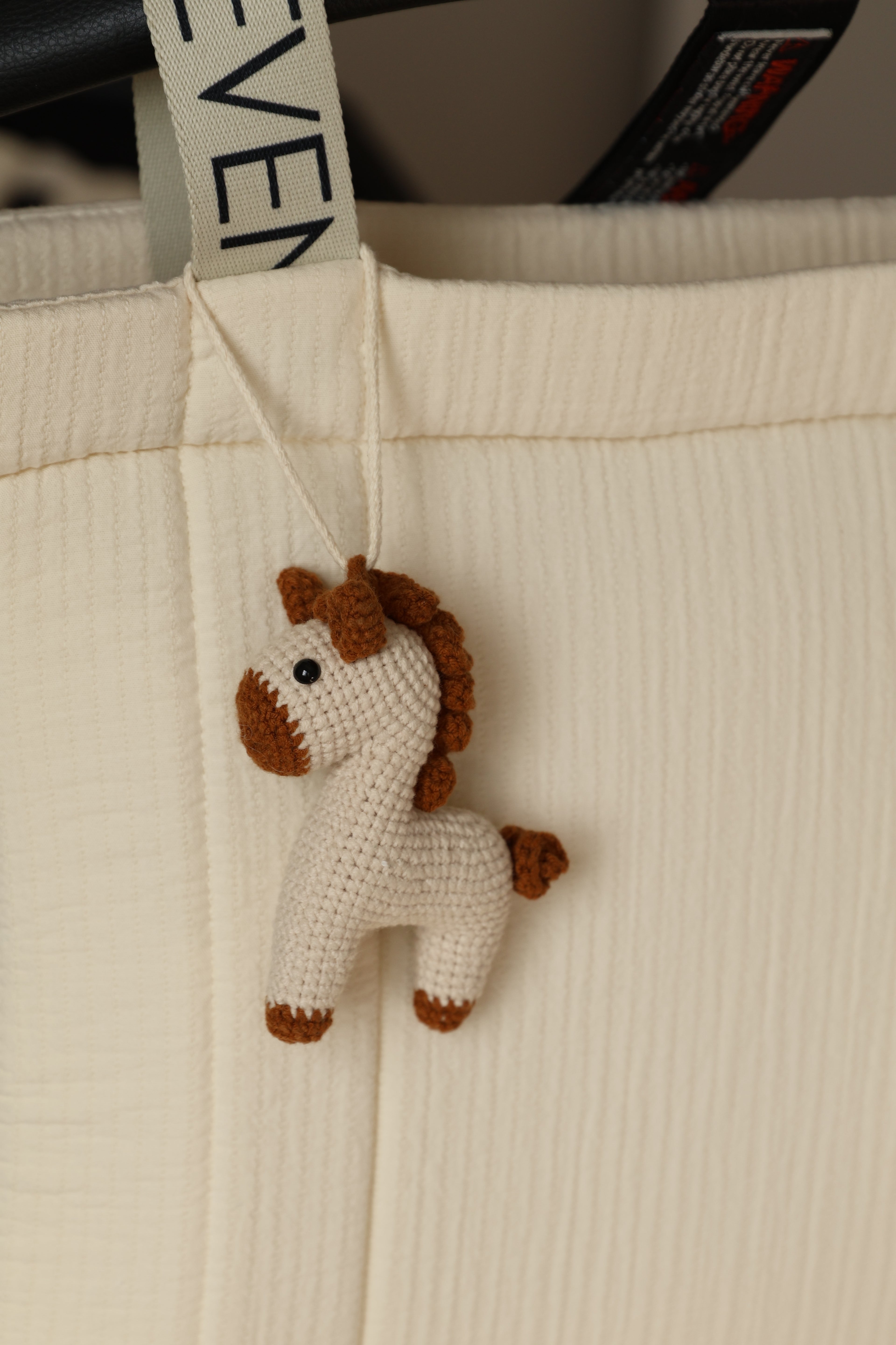 Charm Caballito Blanco