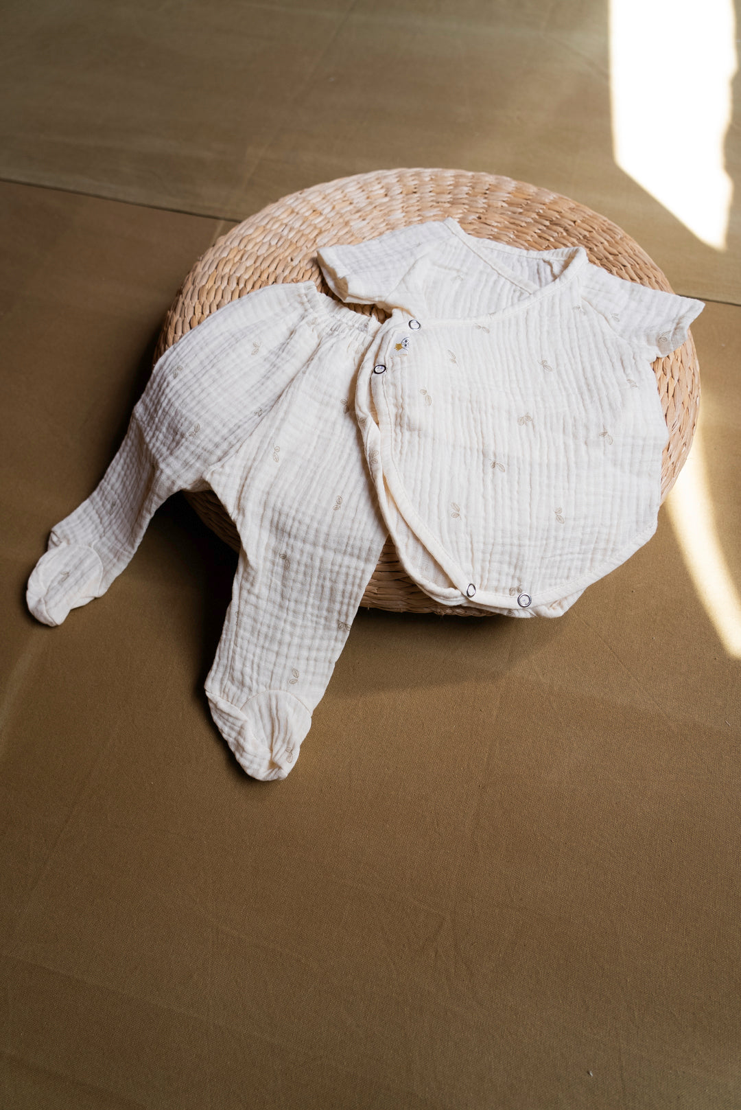 Body à manches courtes en mousseline de soie olive