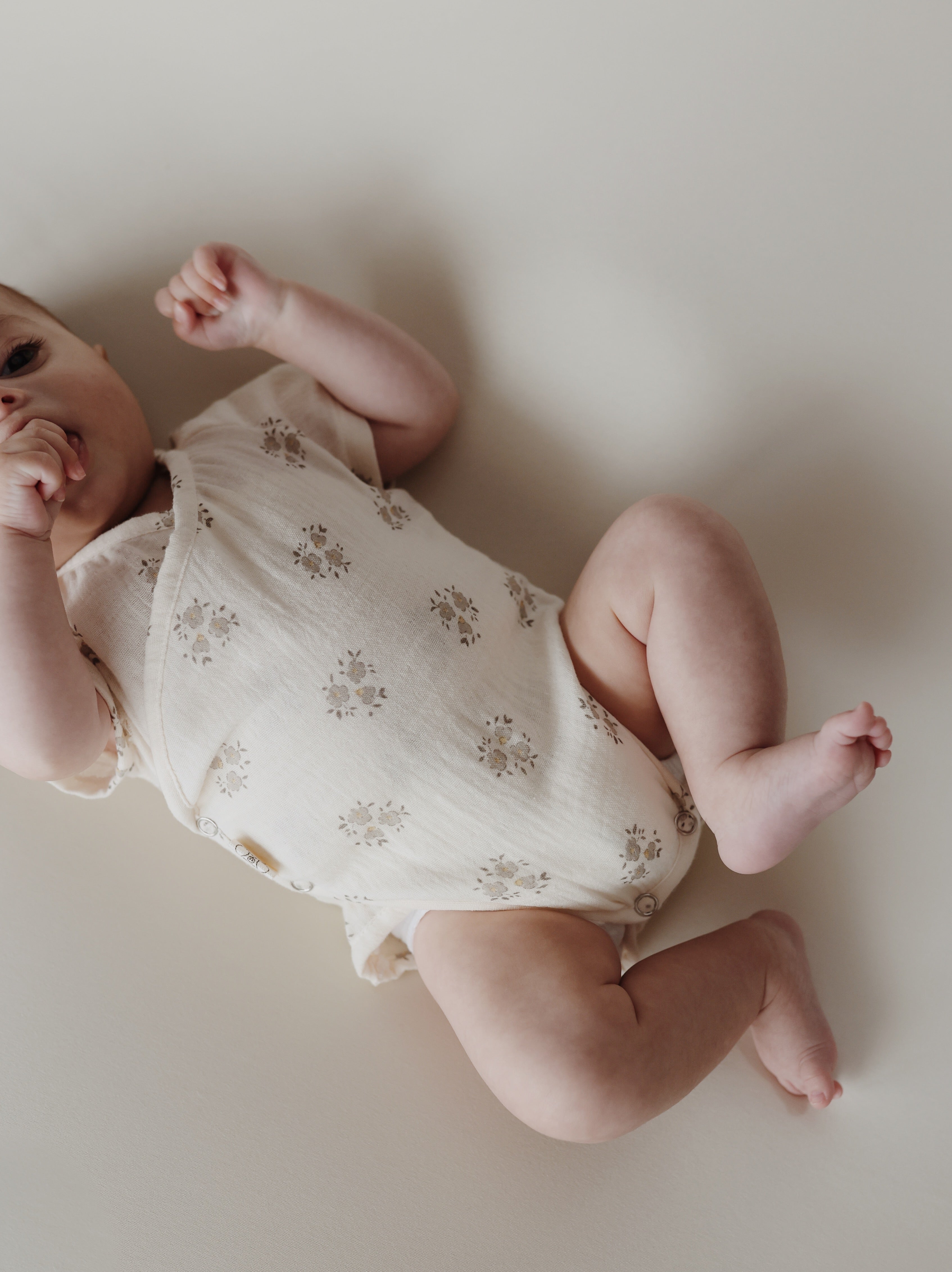 Body Manga Corta Gasa SIA Gris