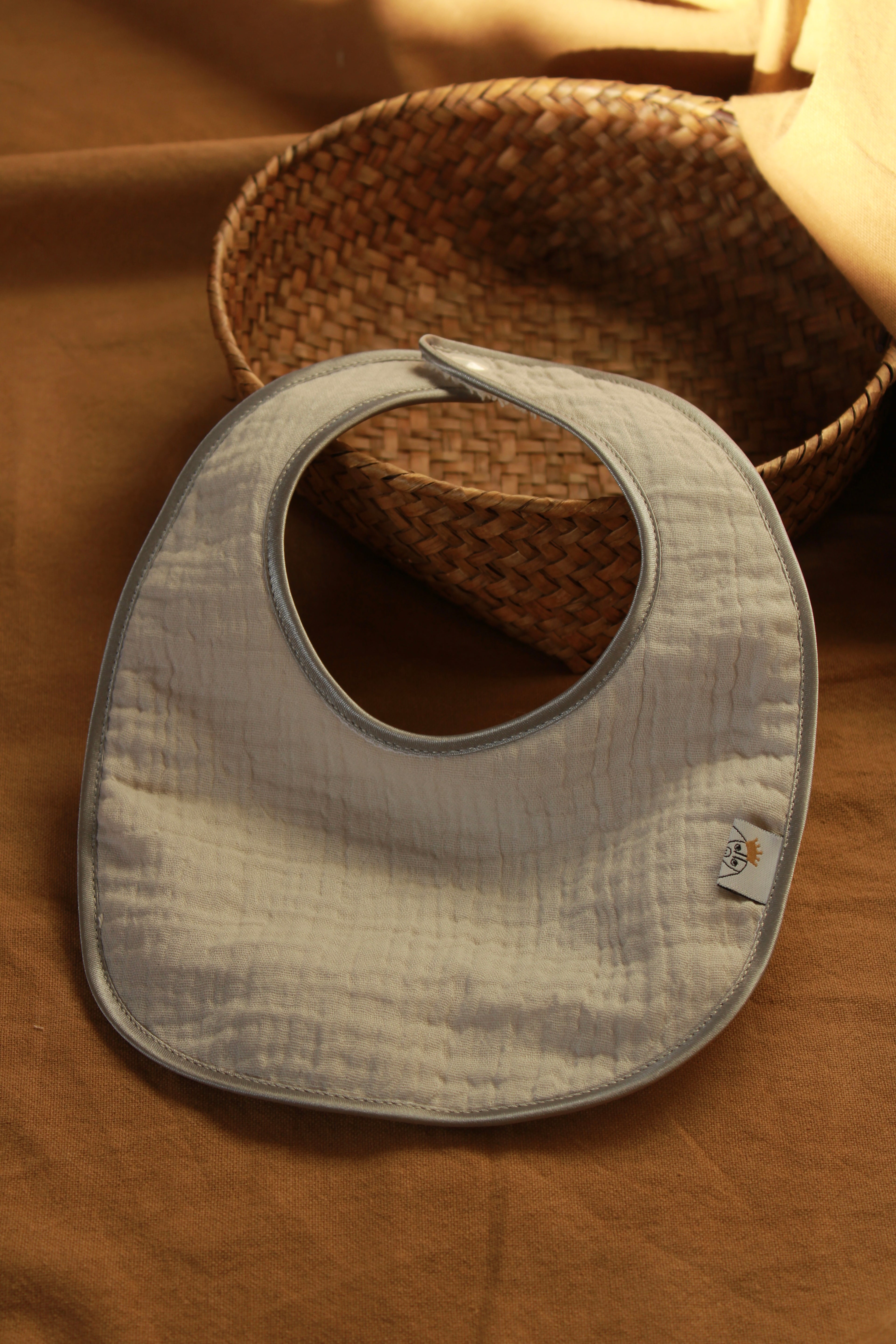 Bavoir en gaze grise + tissu éponge