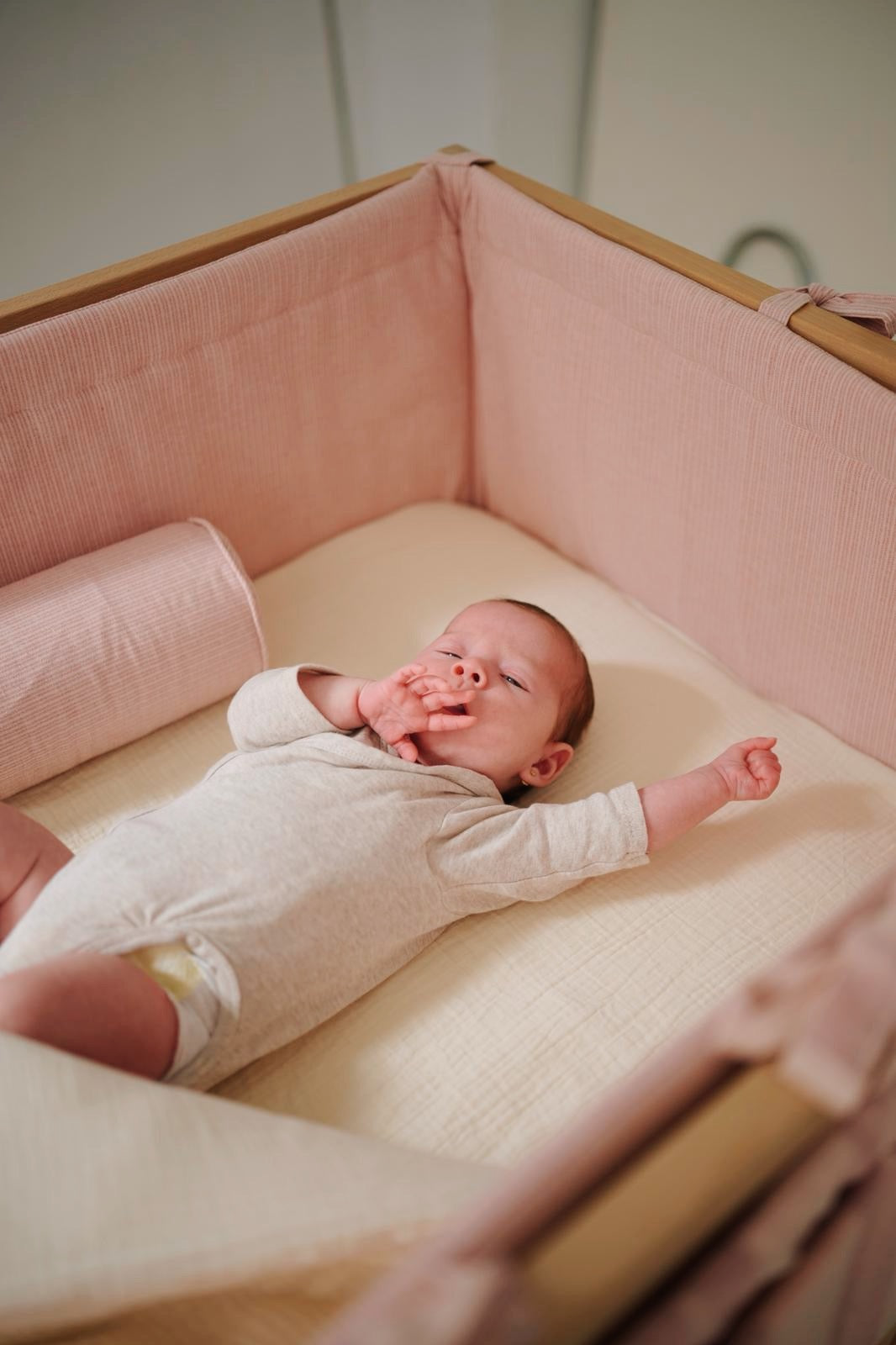 Cojín Antivuelco mini stripe rosa