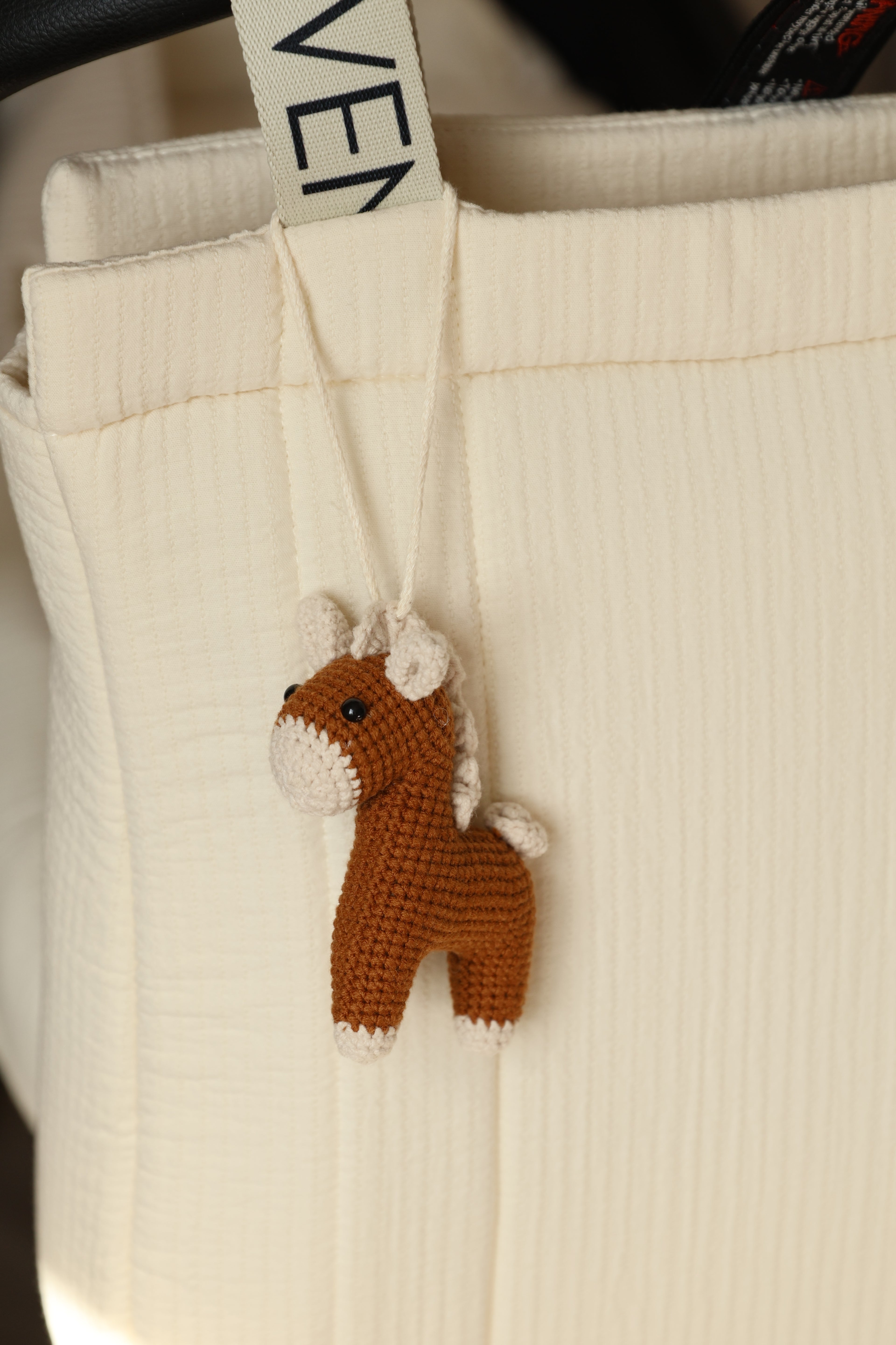 Charm Caballito Marrón