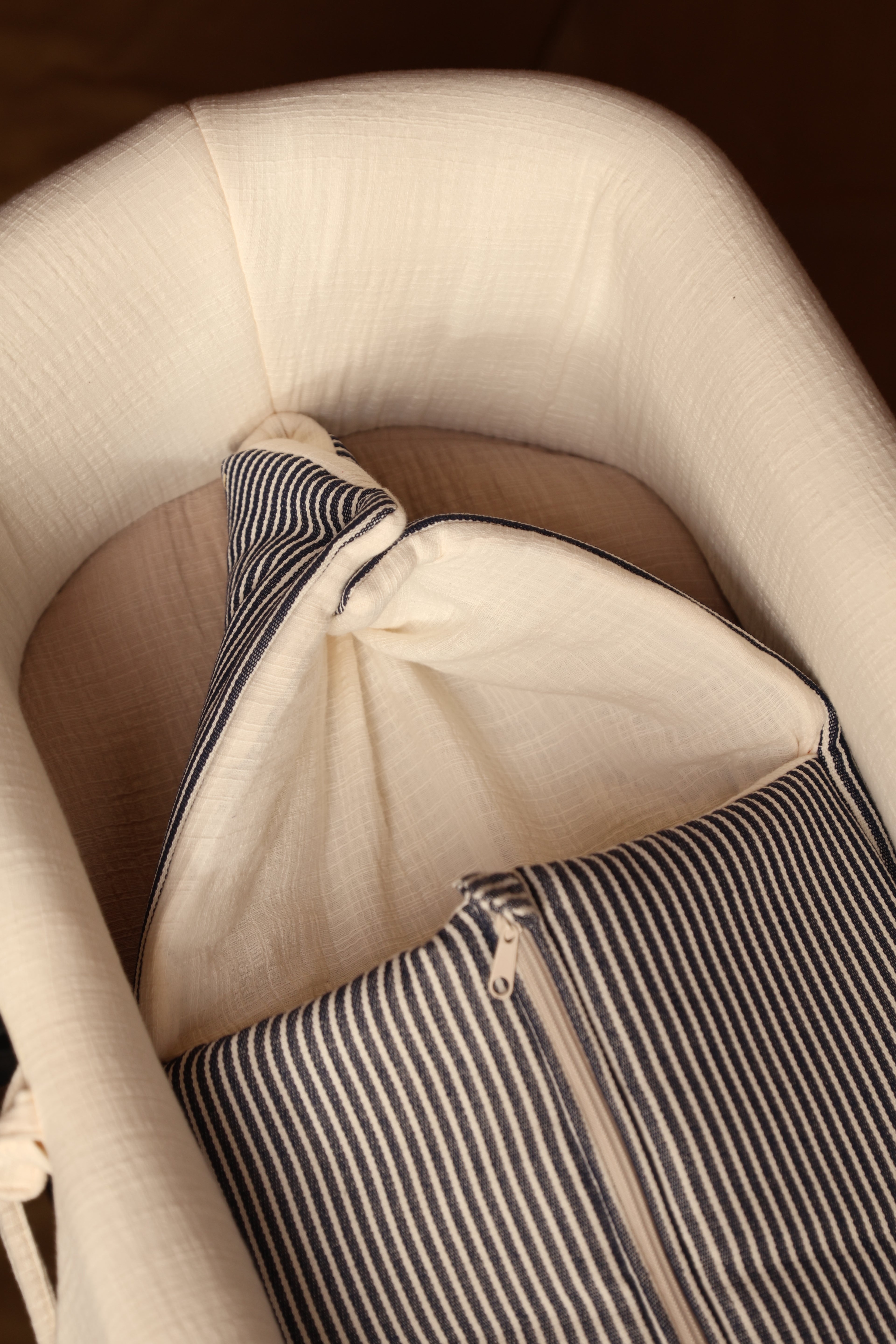 Saco Capazo Apron Stripe Jean + Gasa Rústica Nata