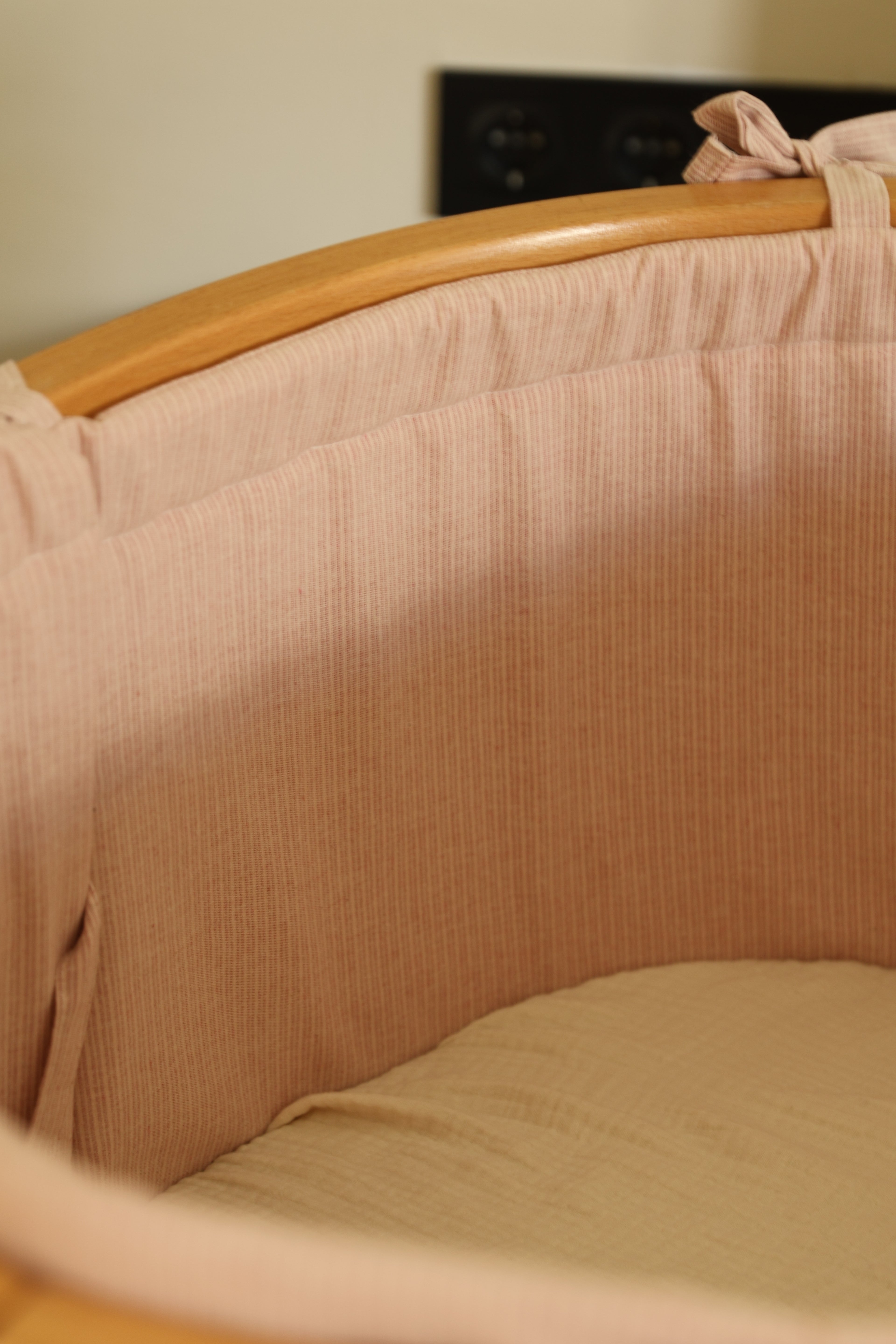 Protector Cuna Stokke V2 Mini Stripe Rosa