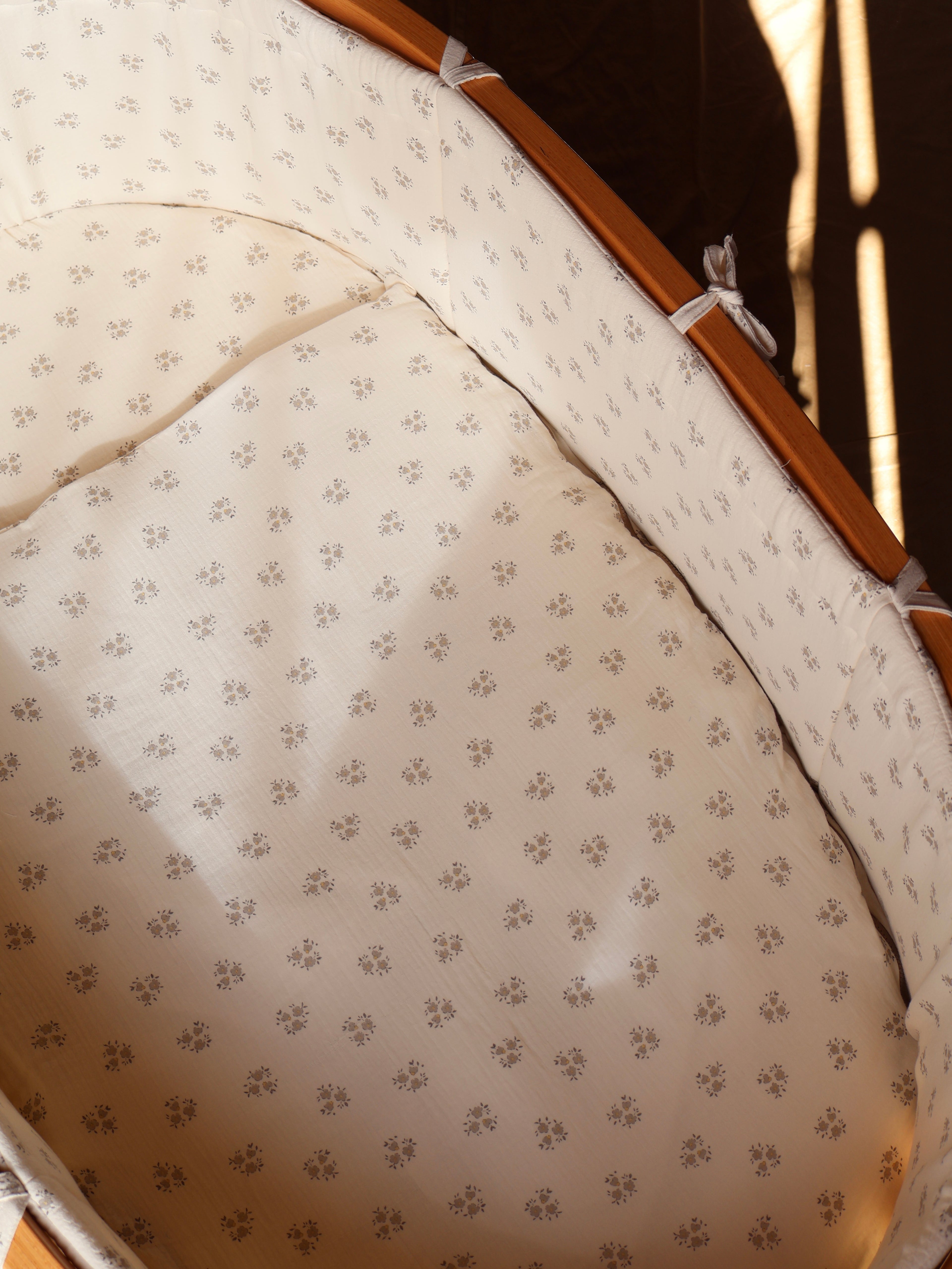 Protection de lit Stokke V2 Inti Gris