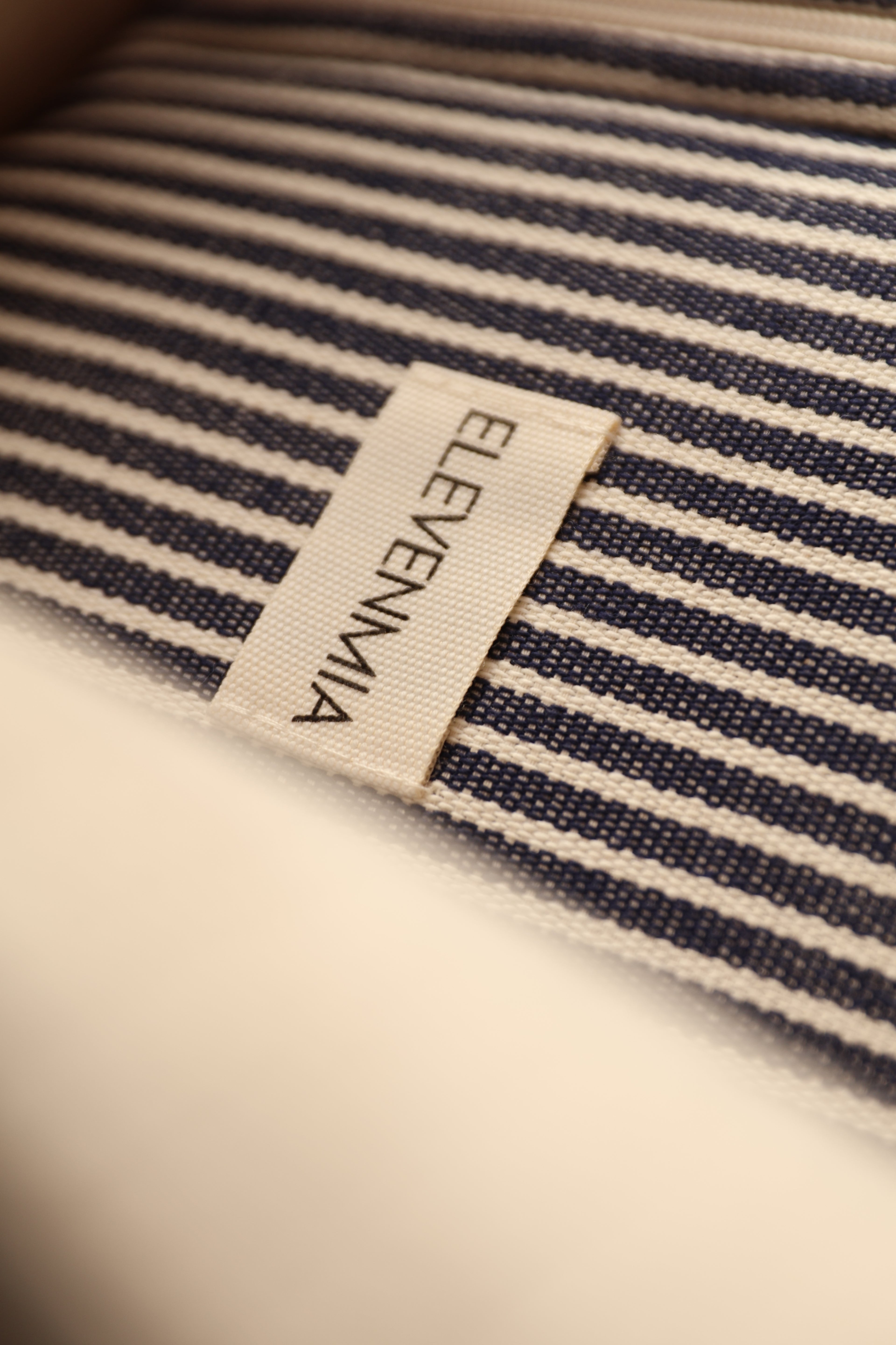 Saco Capazo Apron Stripe Jean + Gasa Rústica Nata