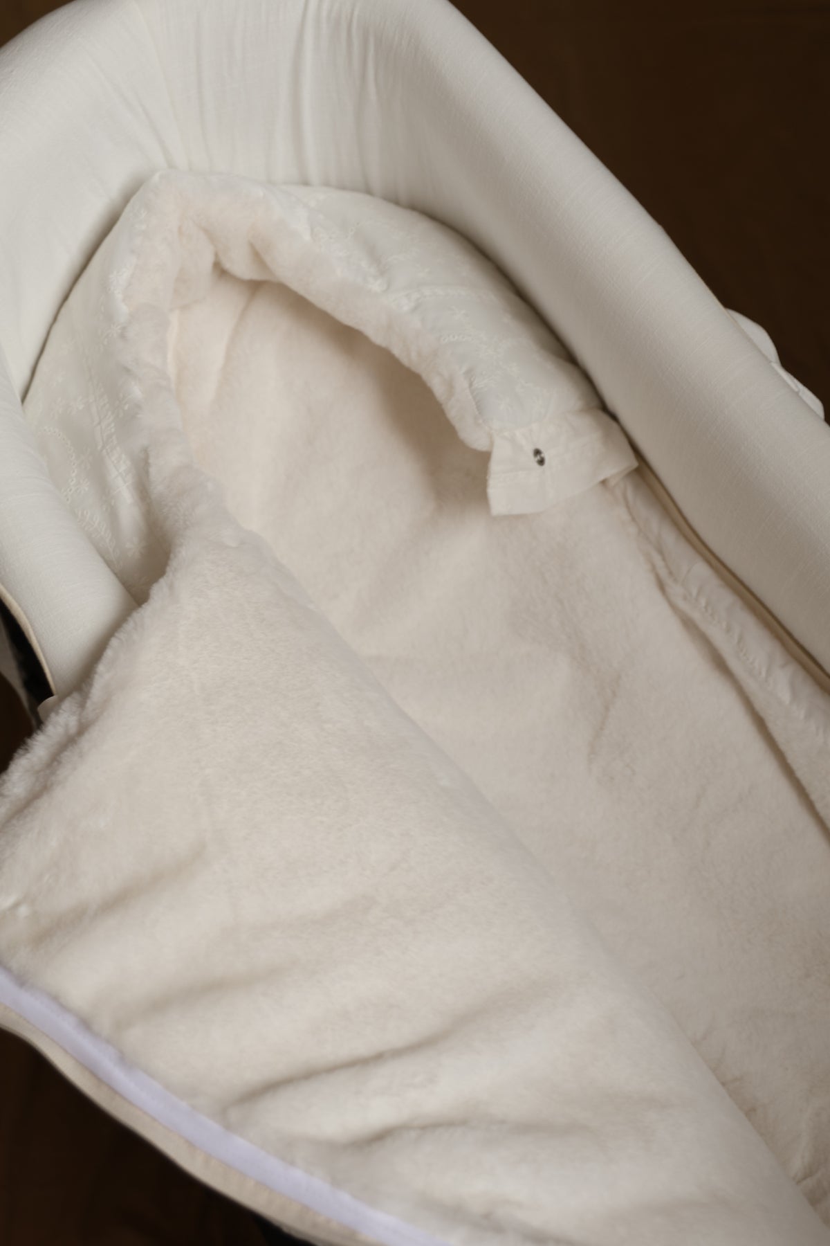 Saco Nido Voile Bordado + Pelo Blanco