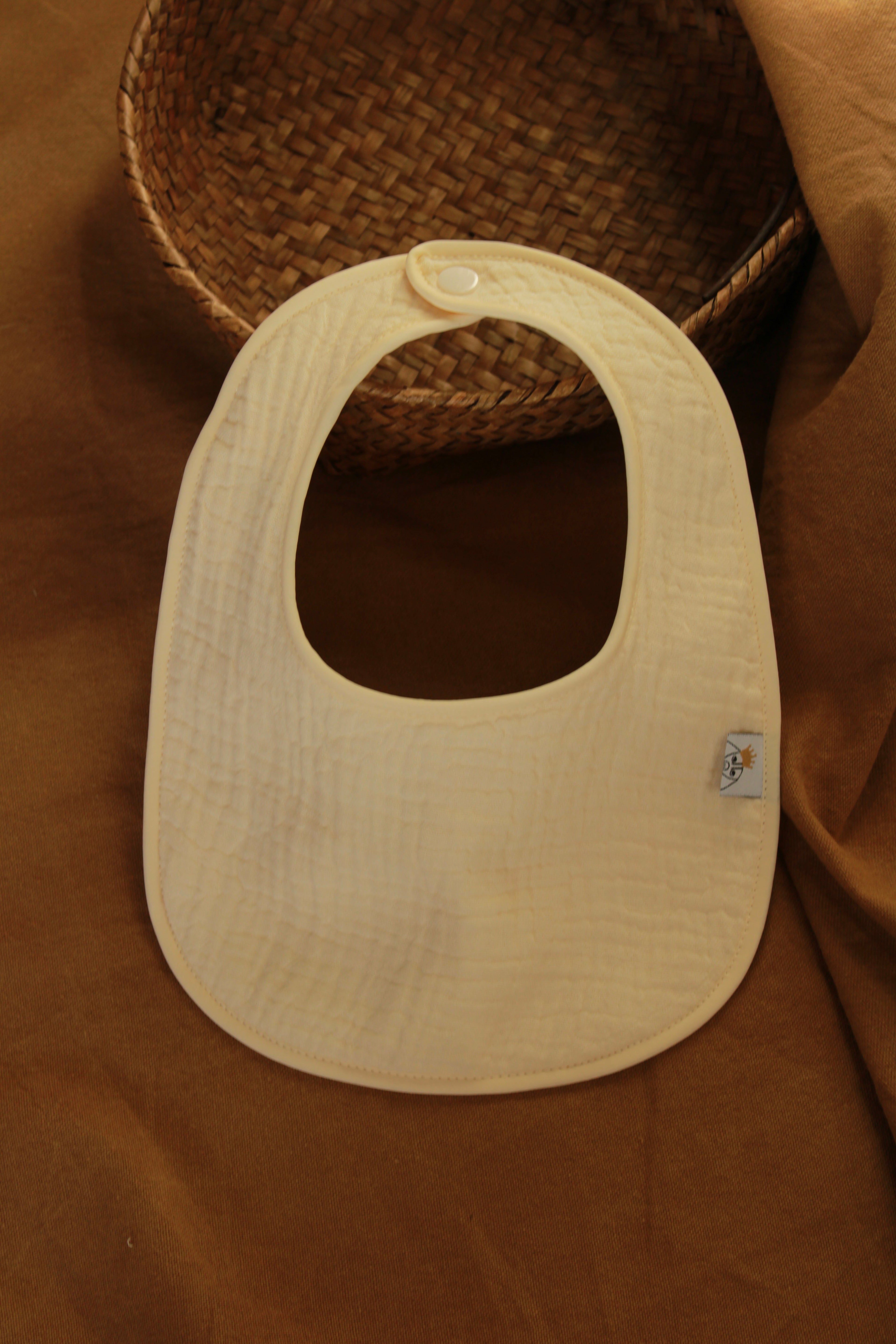 Bavoir en gaze brute et éponge