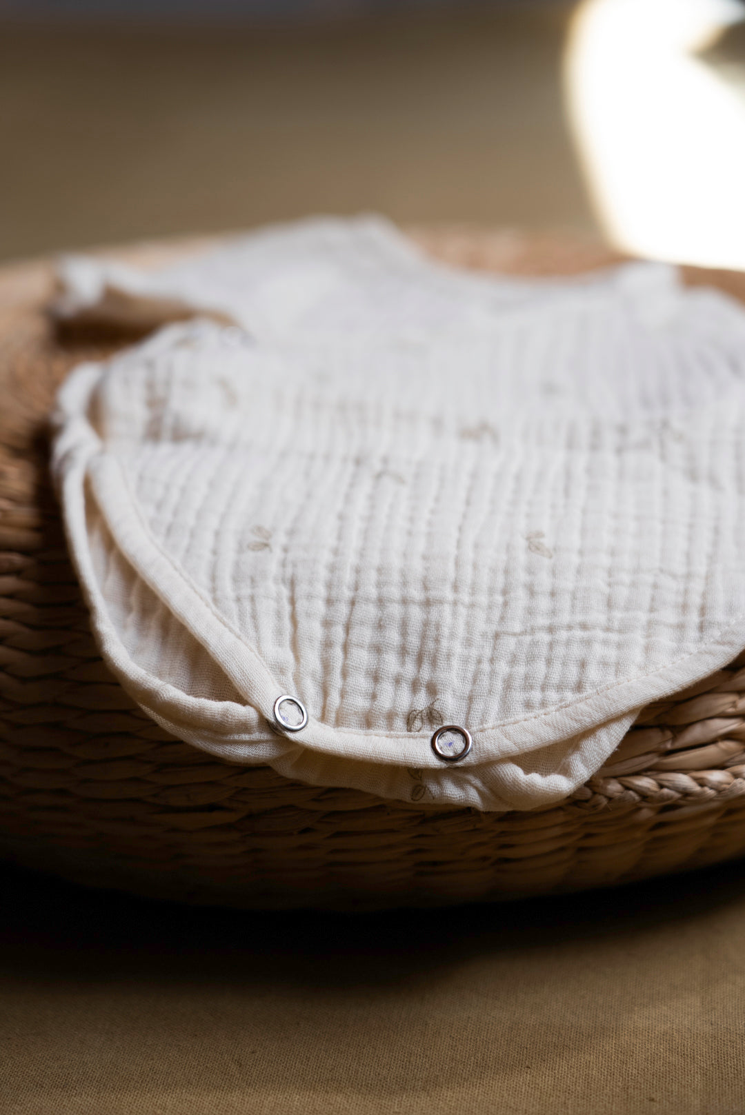 Body à manches courtes en mousseline de soie olive