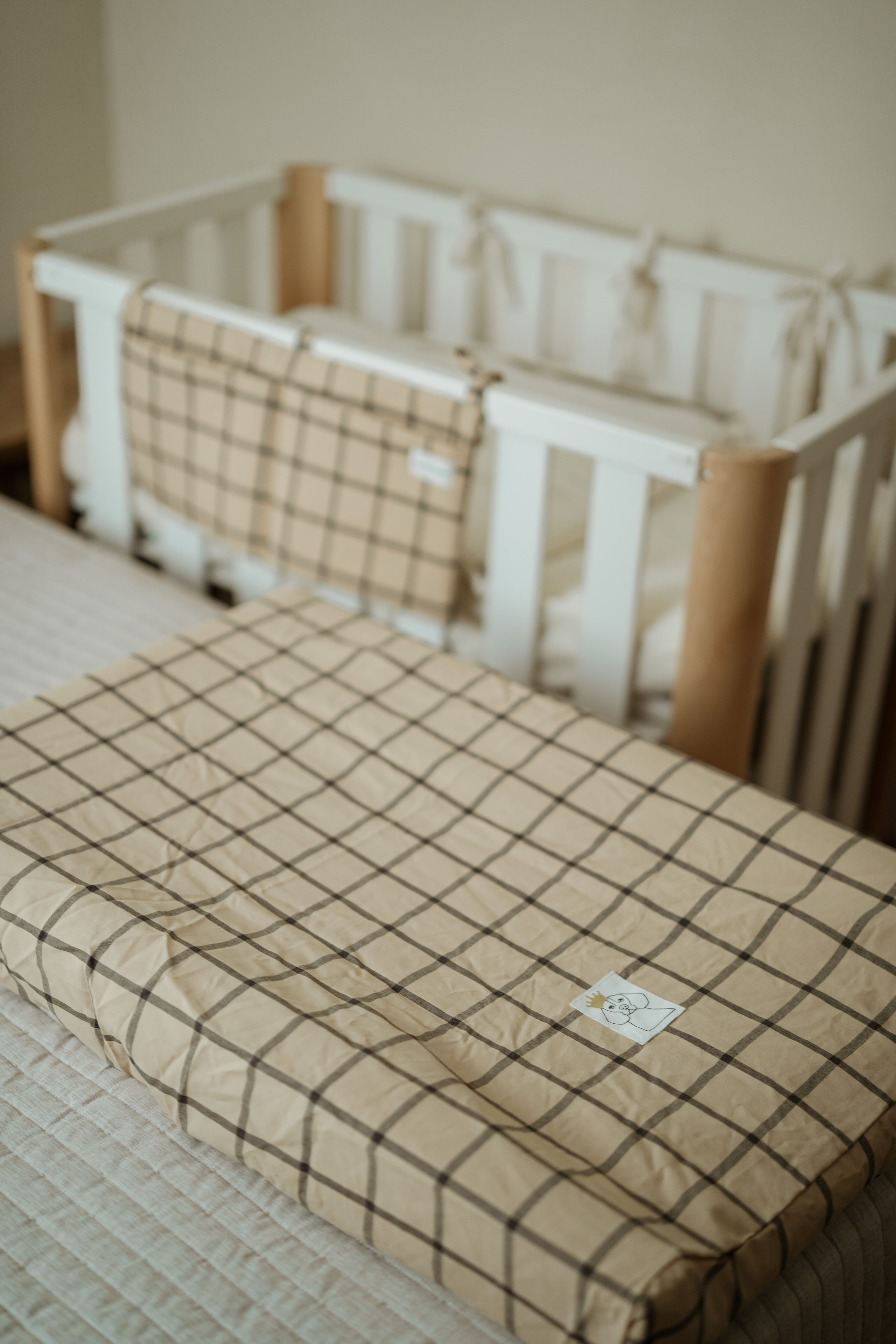 Organizador de cuna Cuadro Ocre