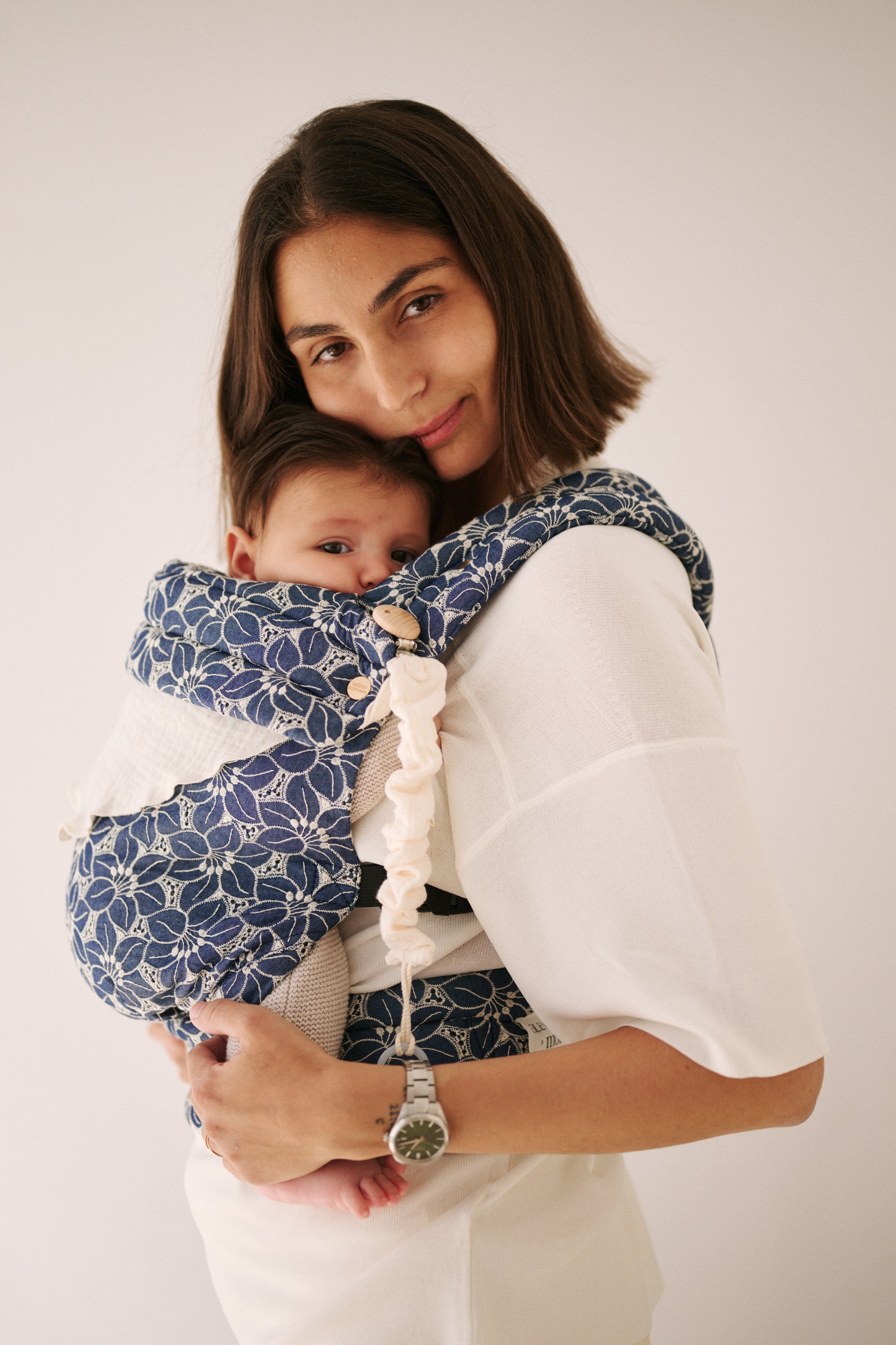 Portabebe “Apron Flower” Mömo X Elevenmia