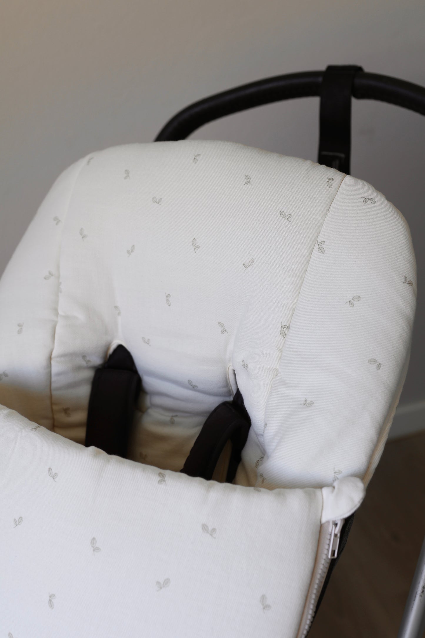 Chaise sac en tissu olive pour violoncelle