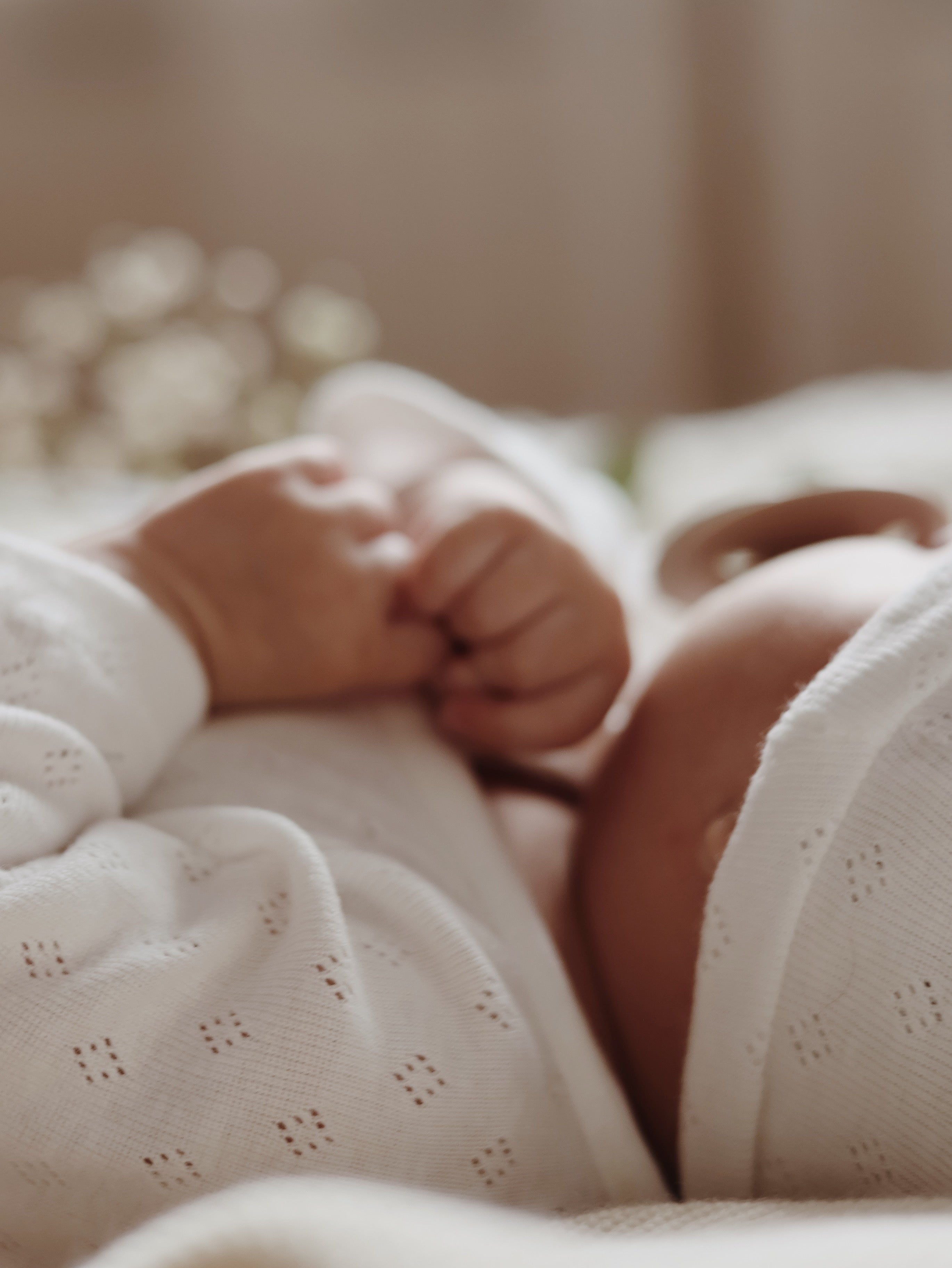 Ensemble en tricot ajouré blanc cassé Body + Leggings + Bonnet à nœud