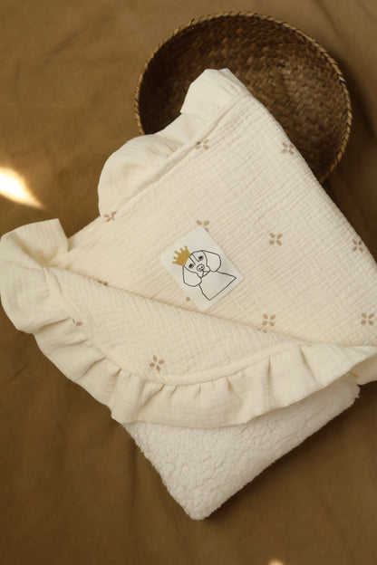 Beige Muslin + Mía Ruffle Cooing