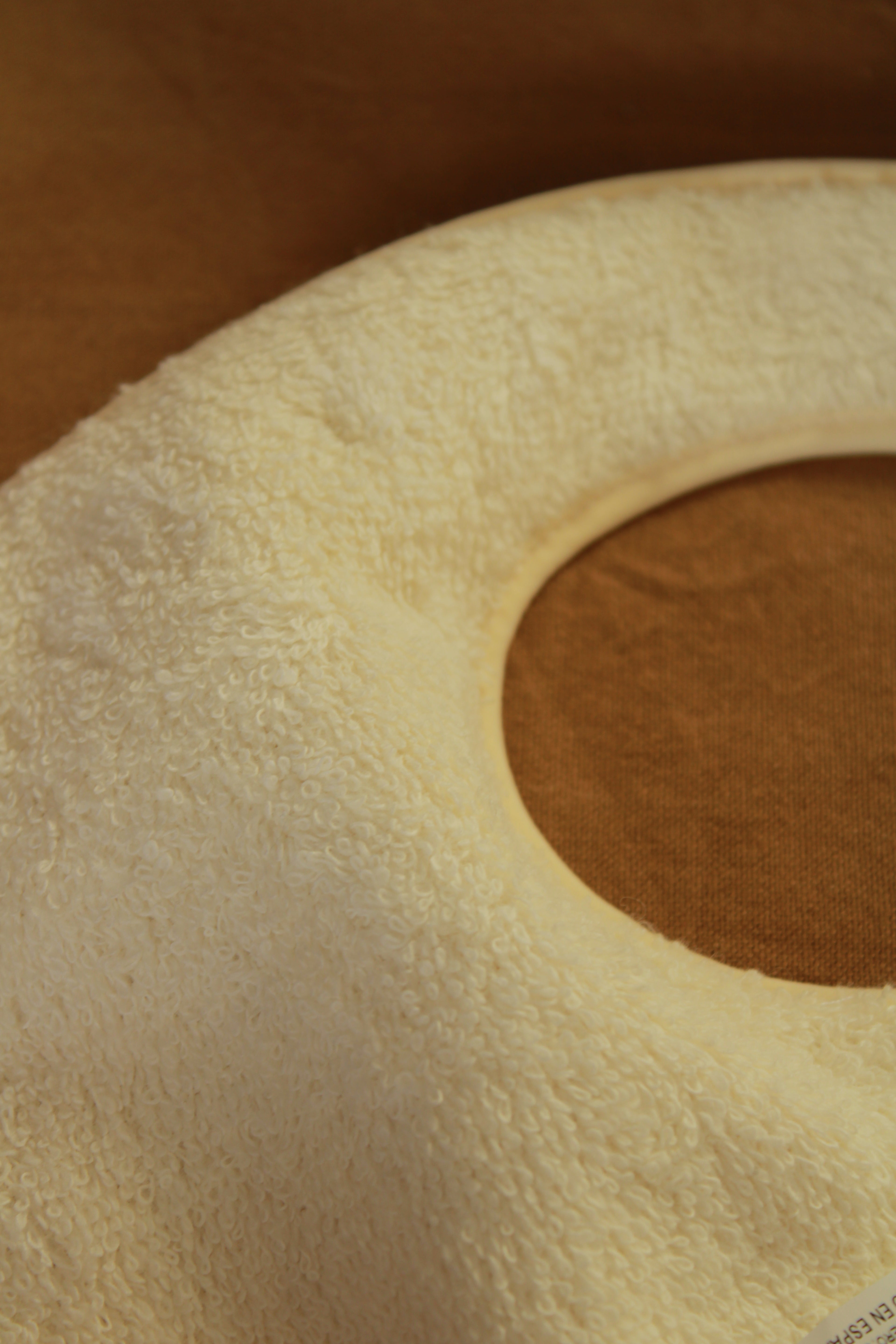 Bavoir en tissu éponge et fleurs mélangées