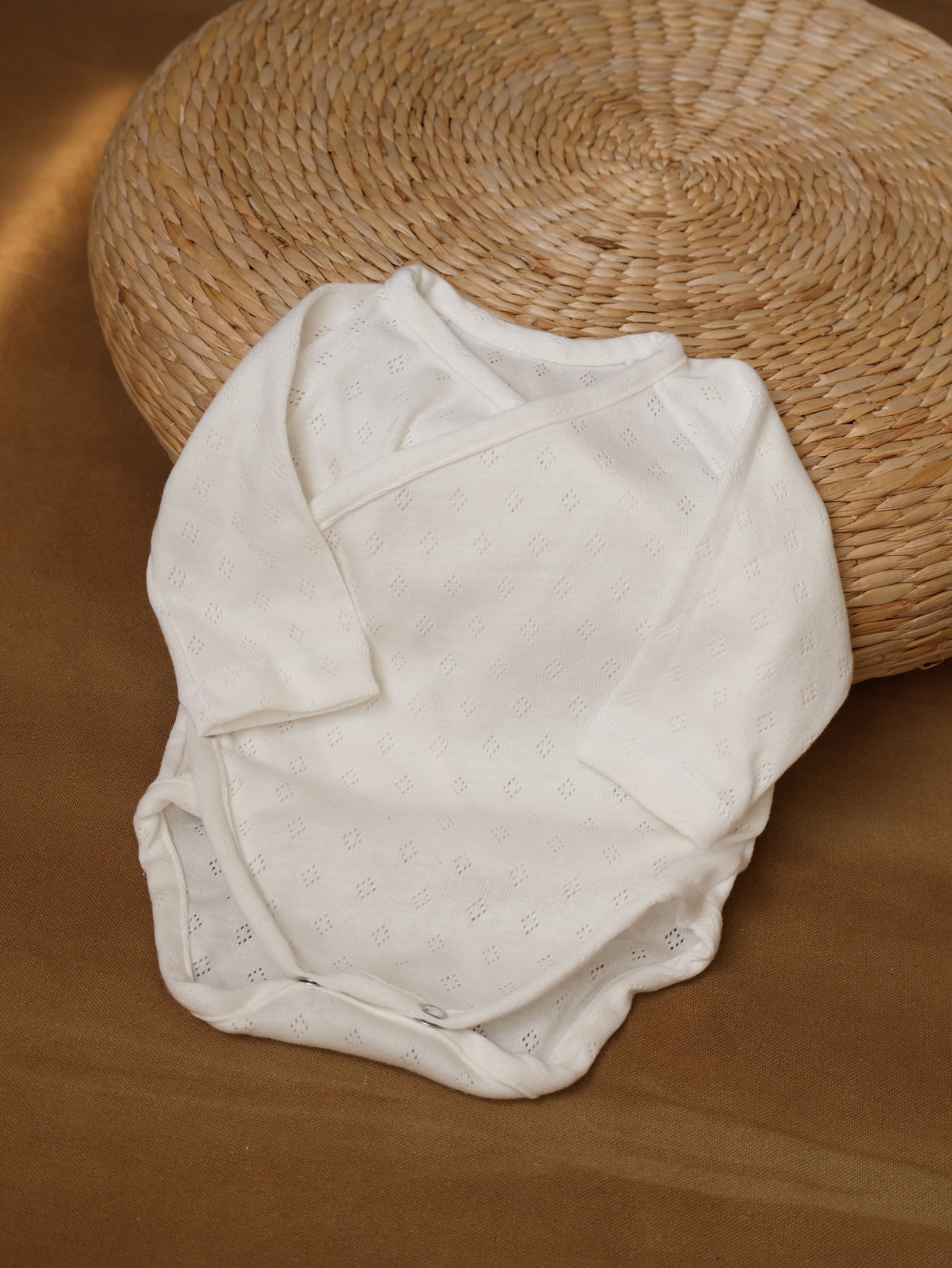 Ensemble en tricot ajouré blanc cassé Body + Leggings + Bonnet à nœud