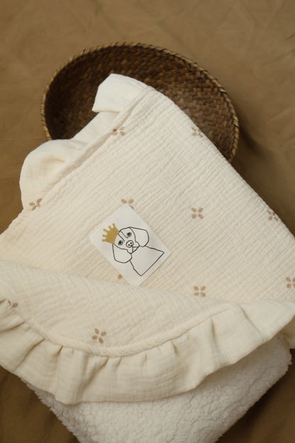 Beige Muslin + Mía Ruffle Cooing