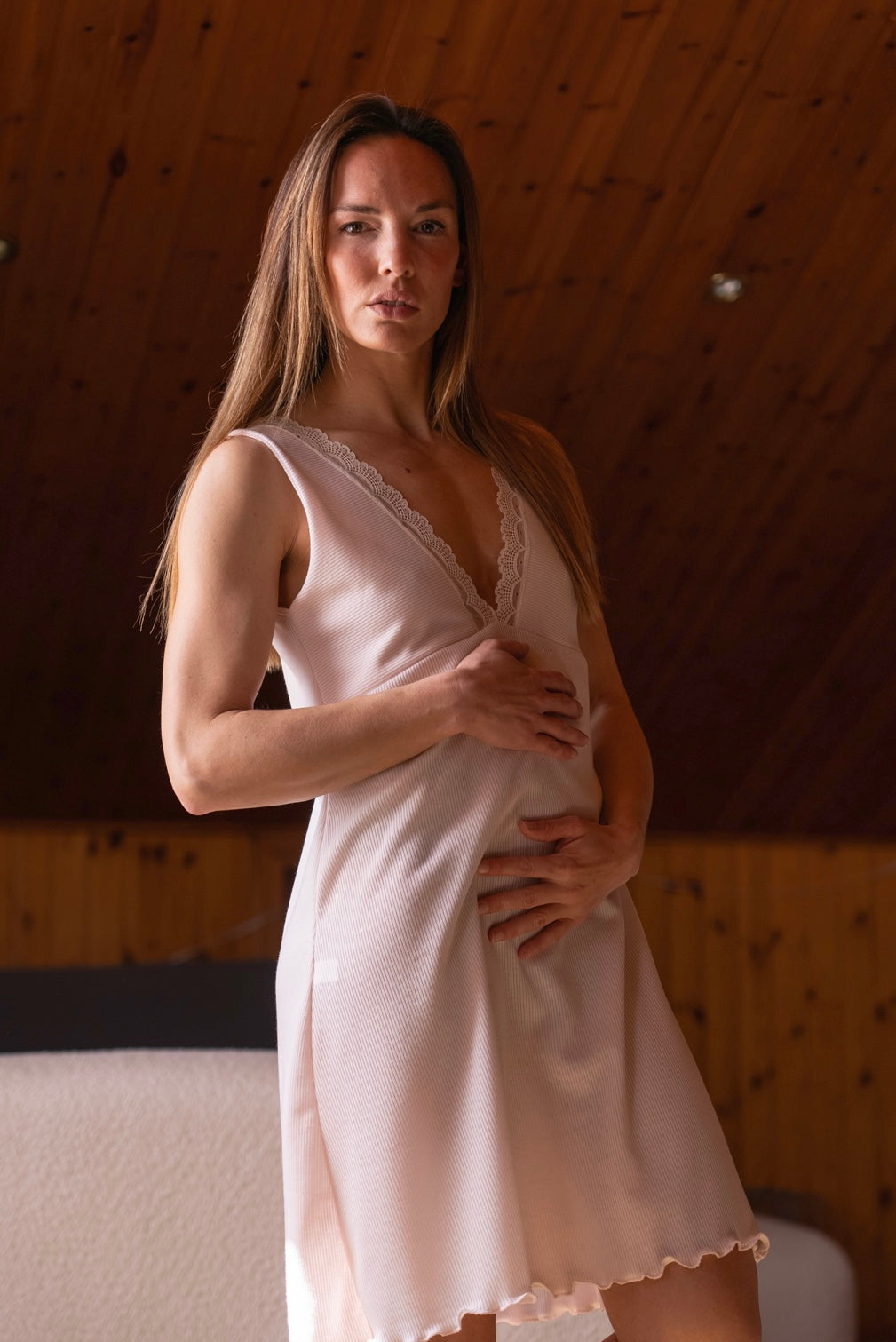 Chemise de nuit de maternité côtelée rose à larges bretelles