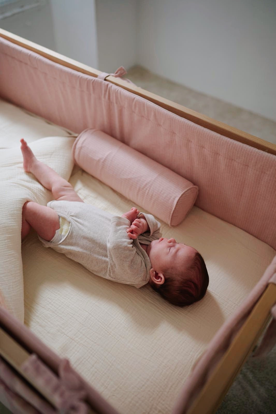Cojín Antivuelco mini stripe rosa