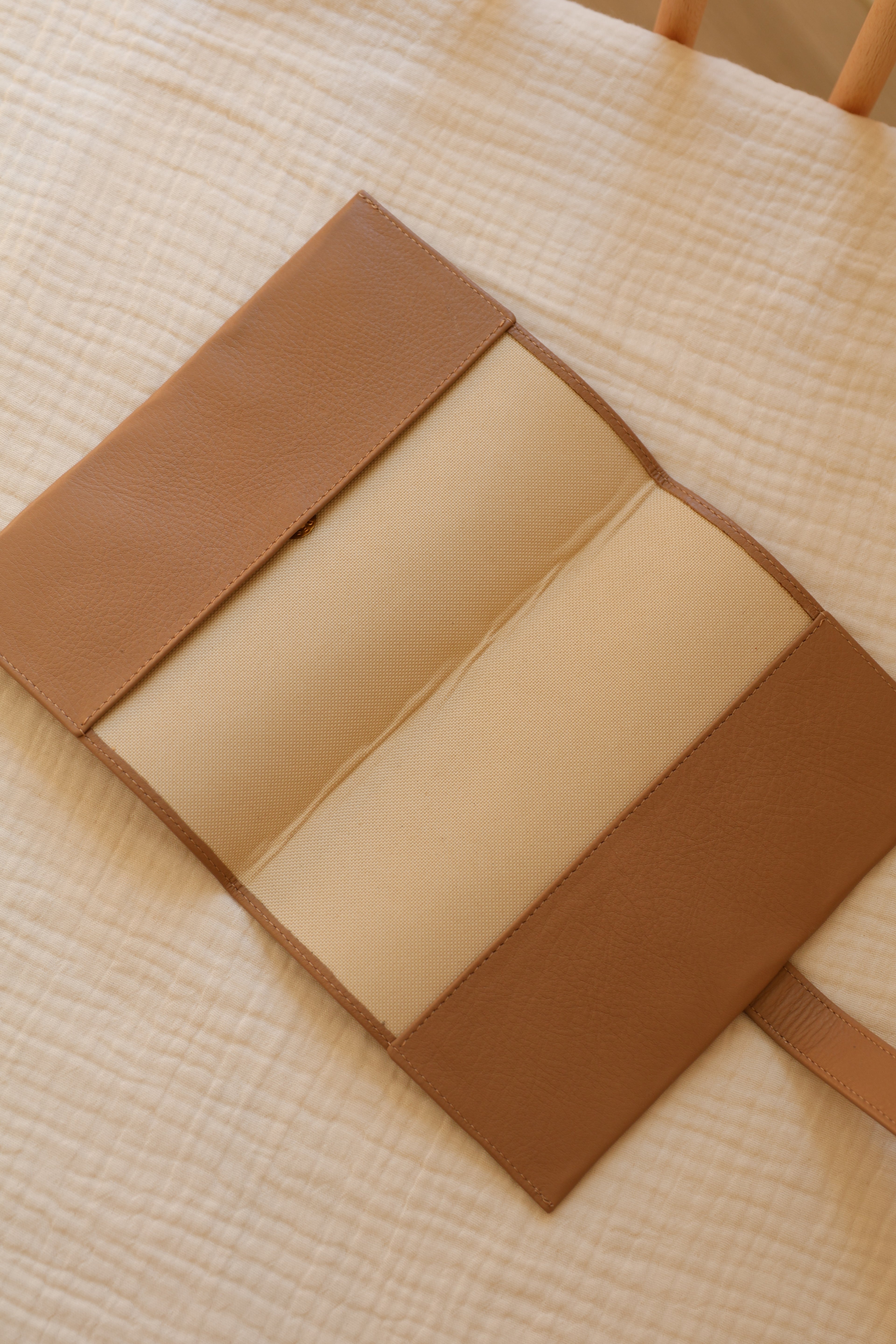 Portadocumentos Piel con Piel Taupe
