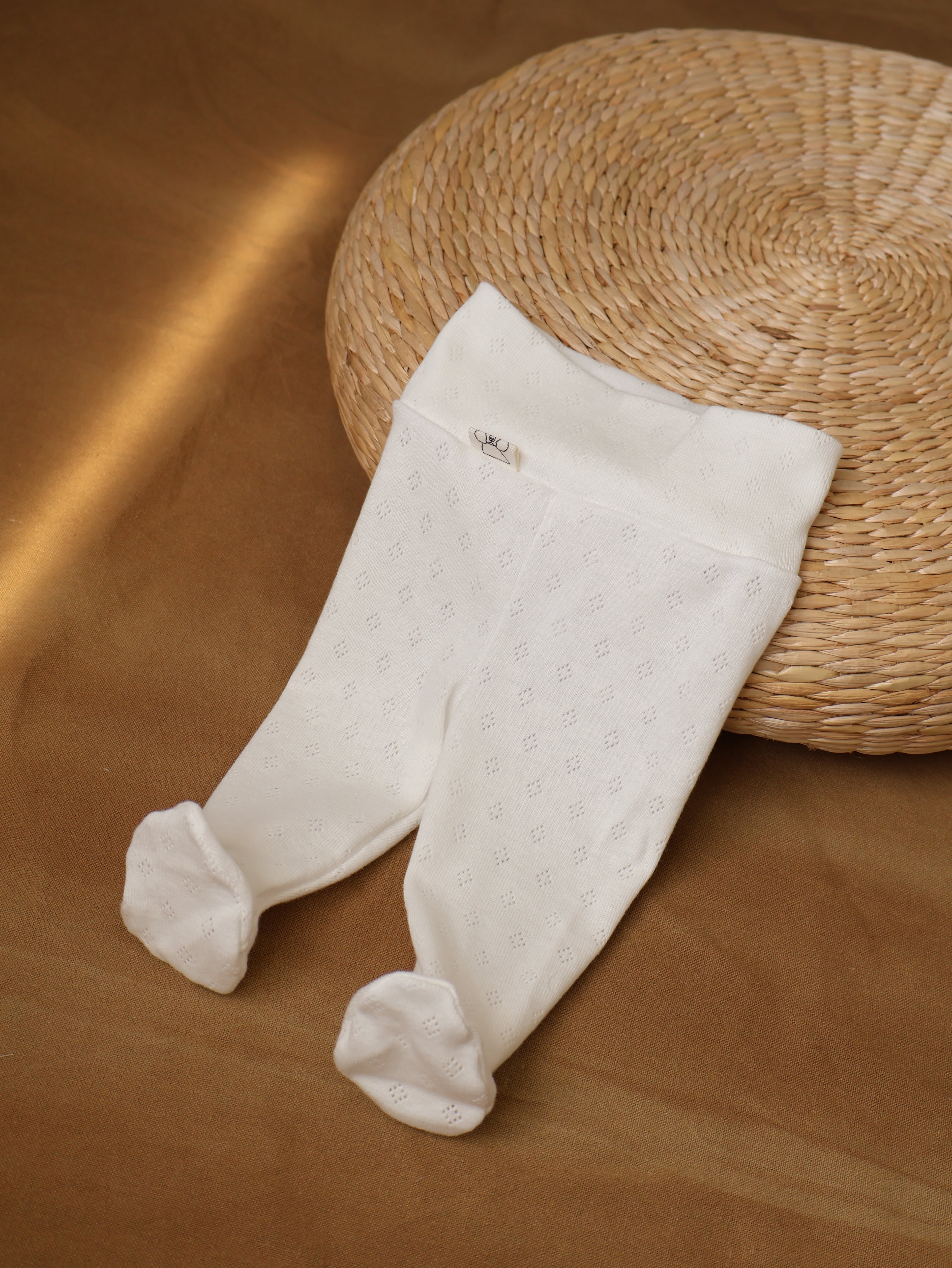 Conjunto Punto Calado Blanco Roto Body + Polainas + Gorro Nudo