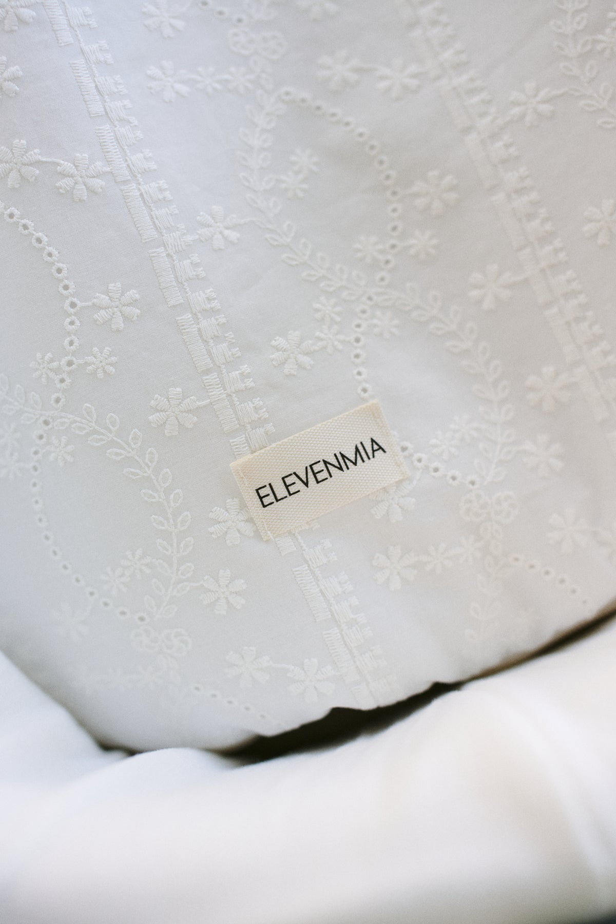 Saco Nido Voile Bordado + Pelo Blanco