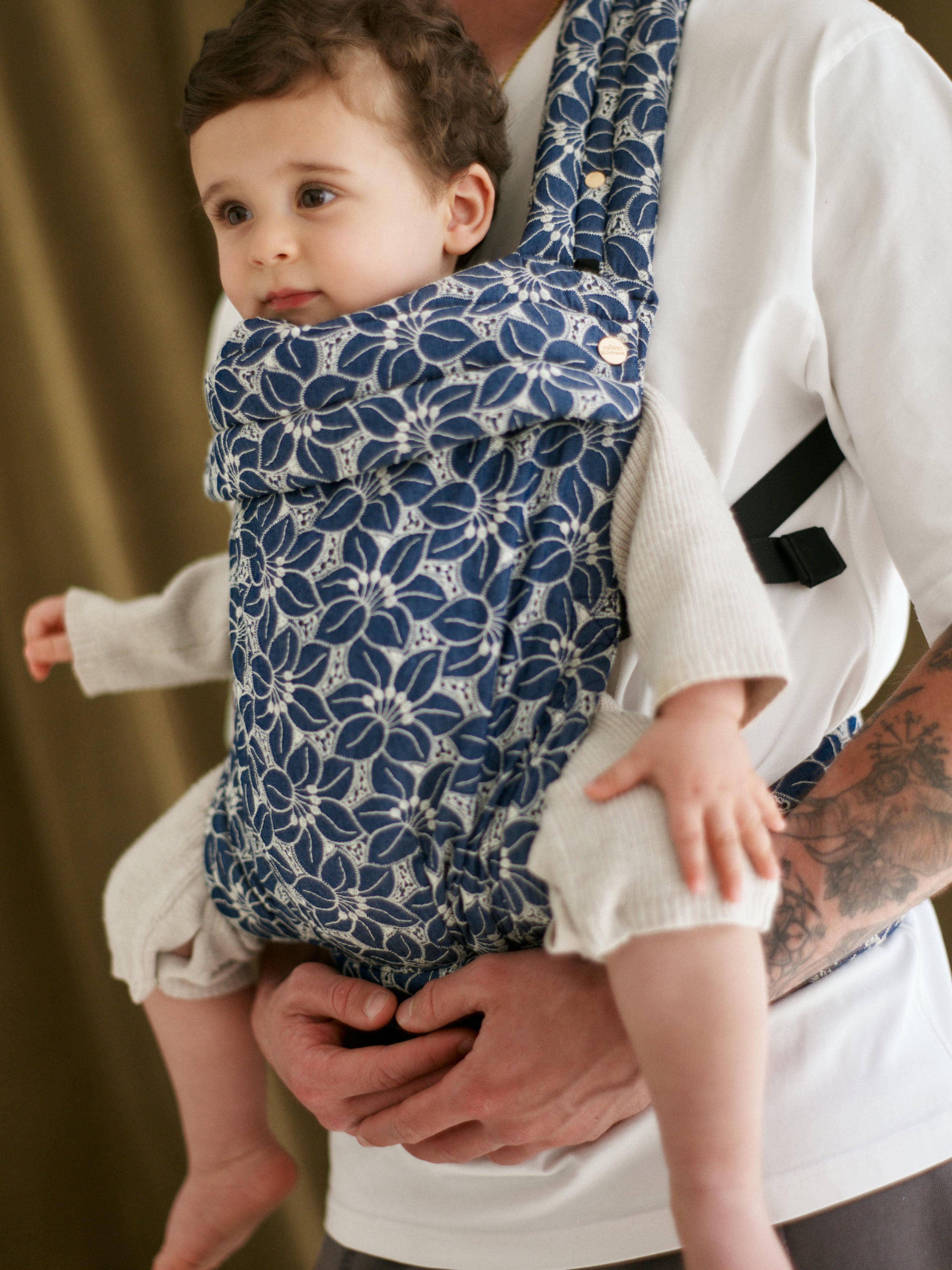 Portabebe “Apron Flower” Mömo X Elevenmia