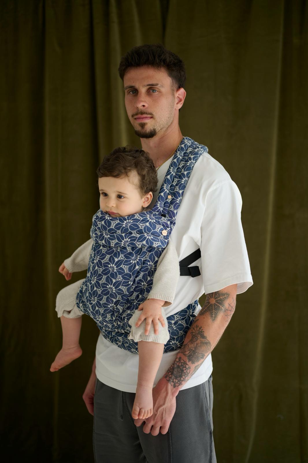 Portabebe “Apron Flower” Mömo X Elevenmia