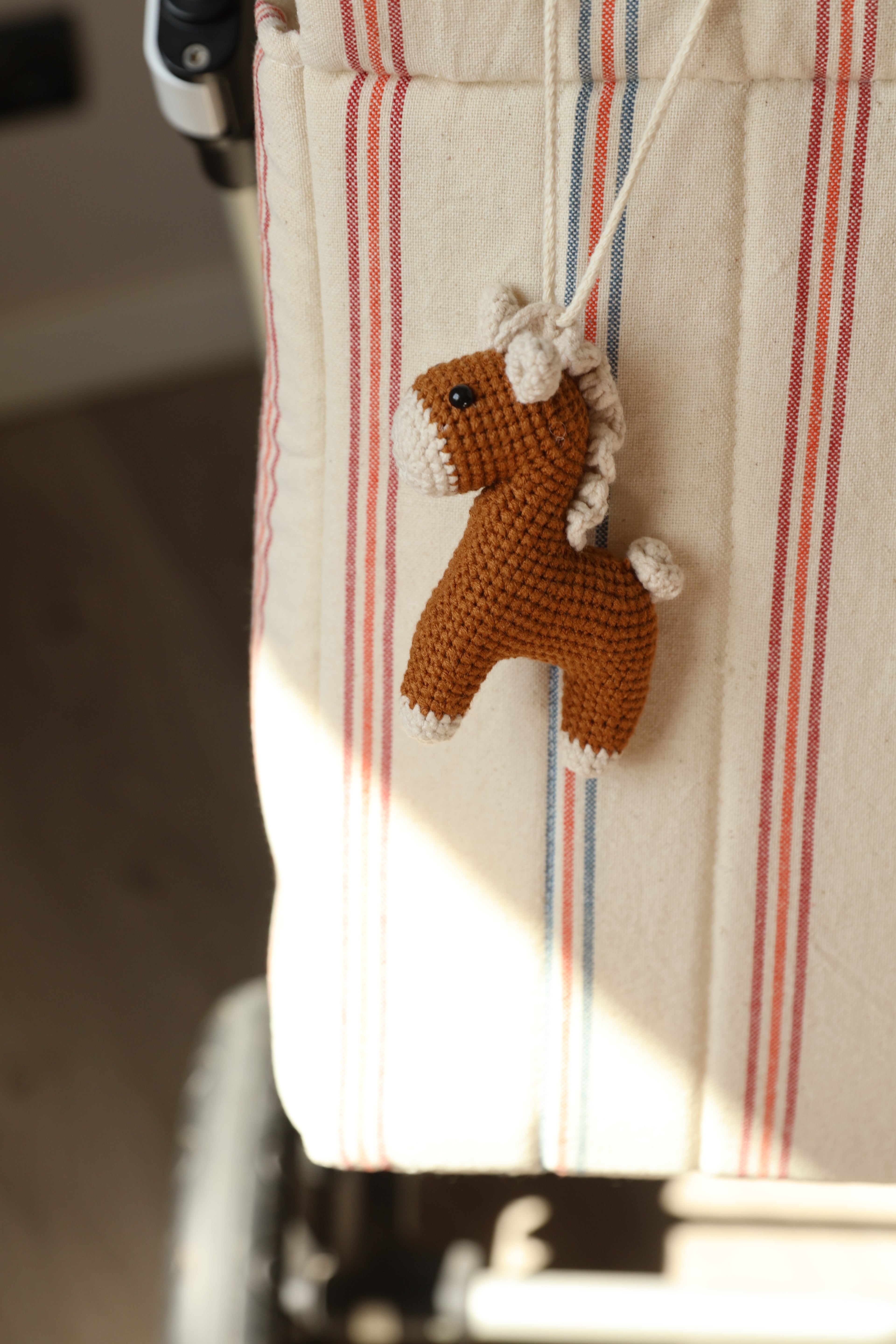 Charm Caballito Marrón