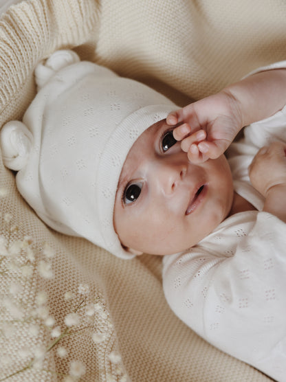 Conjunto Punto Calado Blanco Roto Body + Polainas + Gorro Nudo