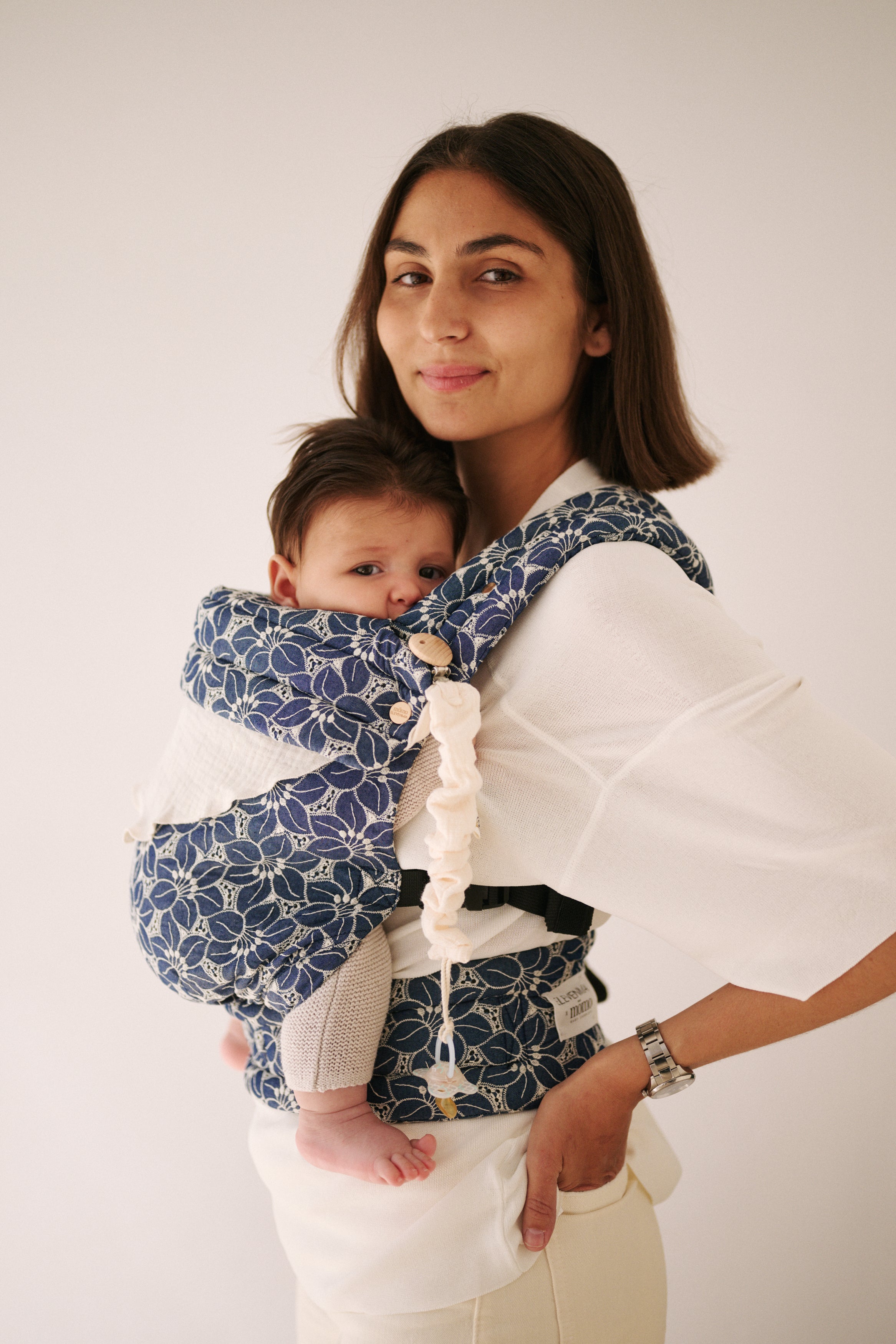 Portabebe “Apron Flower” Mömo X Elevenmia